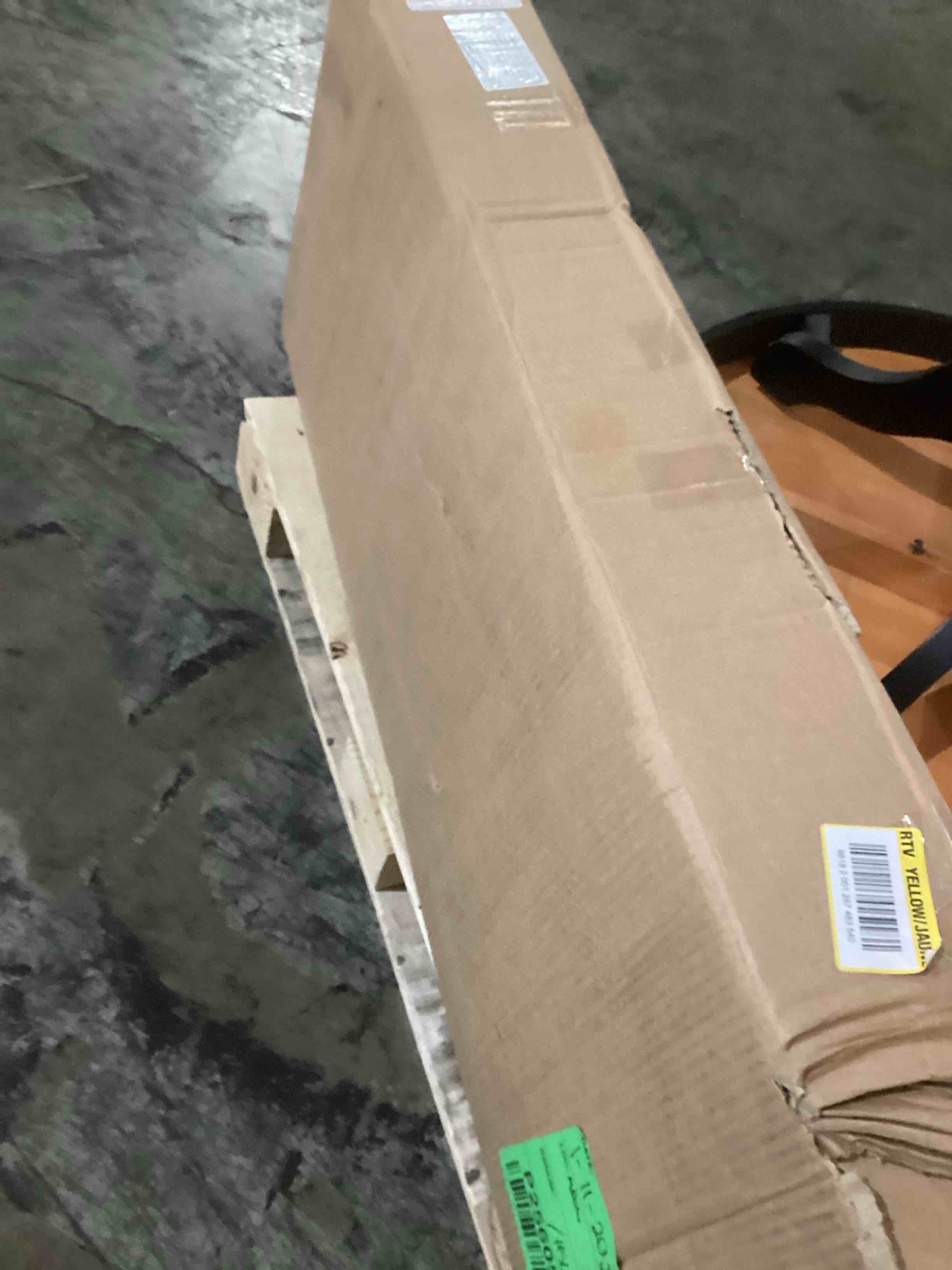 https://s3.amazonaws.com/lotting-images-prod/bidfta/RED5412730_1706196919473.jpeg