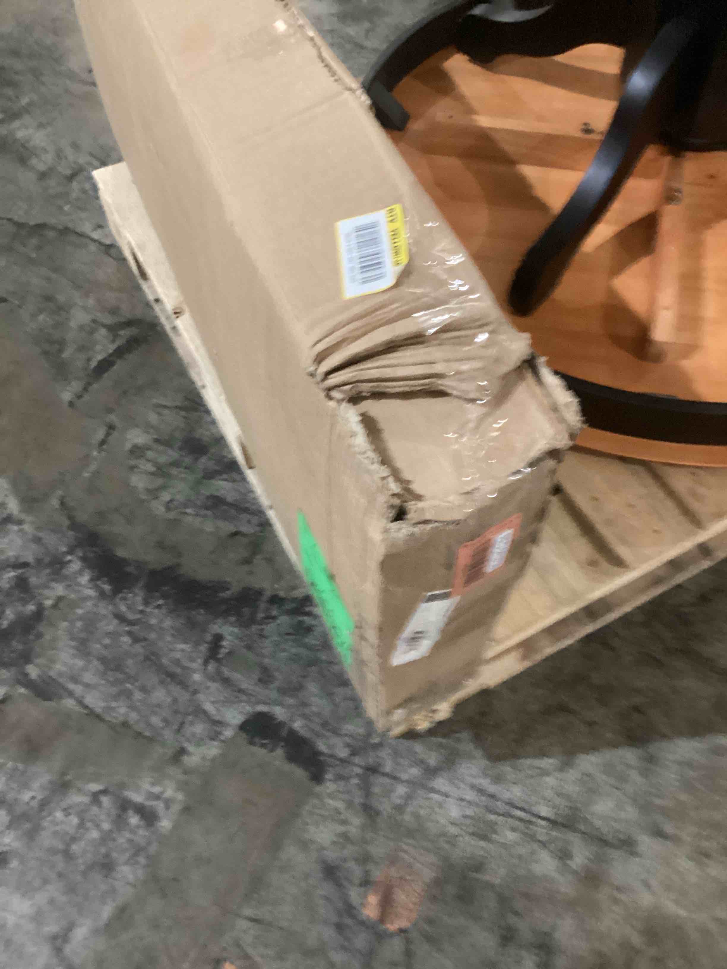 https://s3.amazonaws.com/lotting-images-prod/bidfta/RED5412730_1706196921682.jpeg