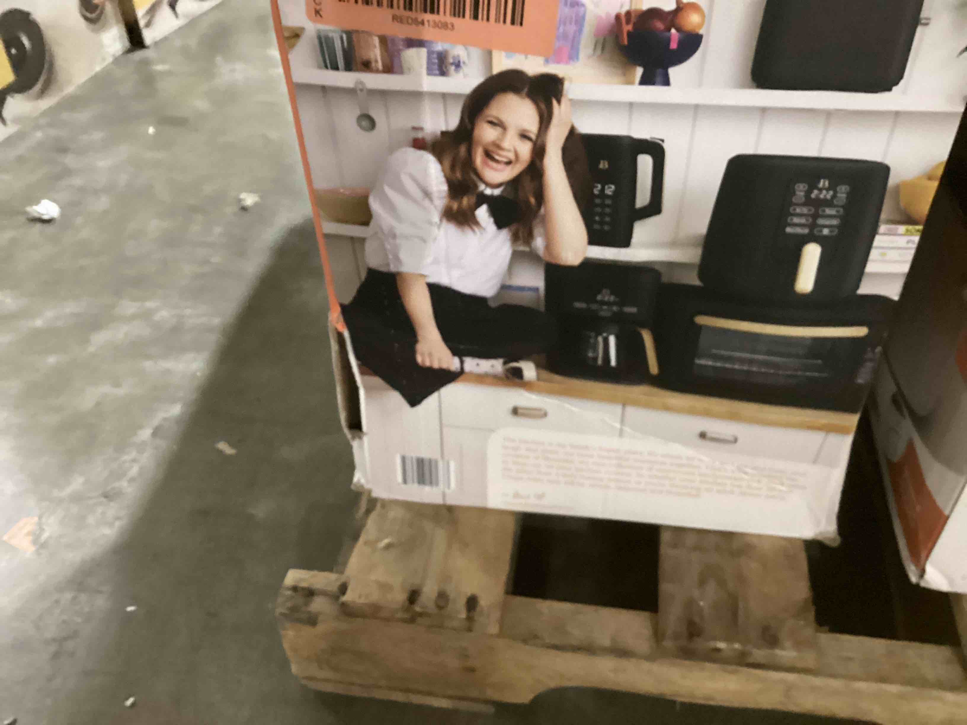 https://s3.amazonaws.com/lotting-images-prod/bidfta/RED5413083_1706562204048.jpeg