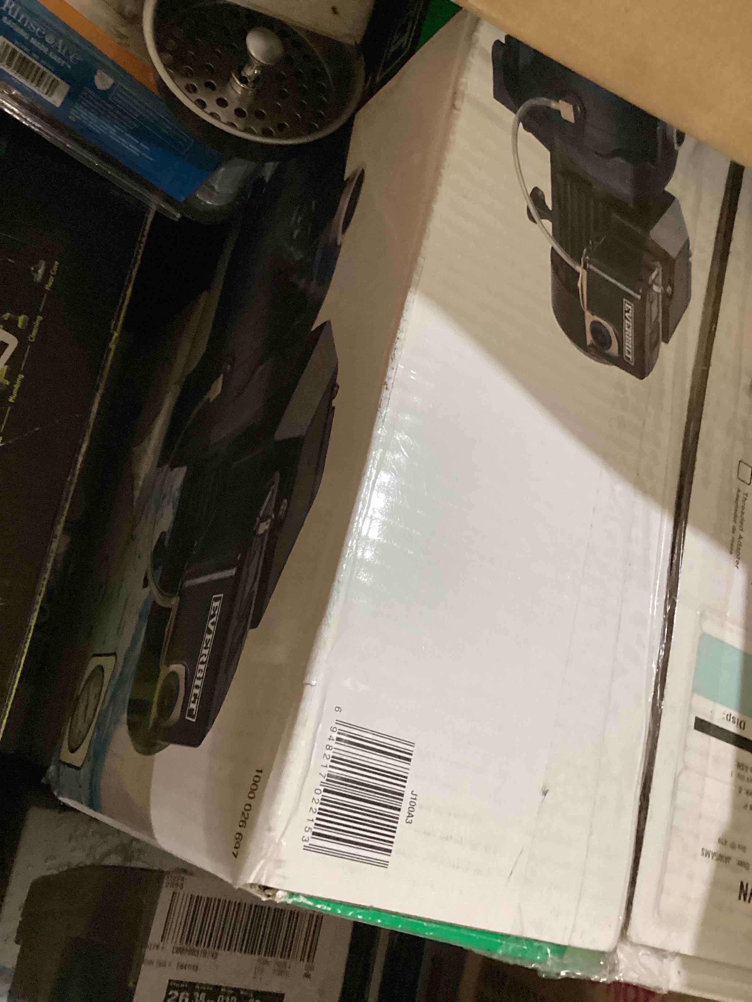 https://s3.amazonaws.com/lotting-images-prod/bidfta/RED5414063_1706717439208.jpeg