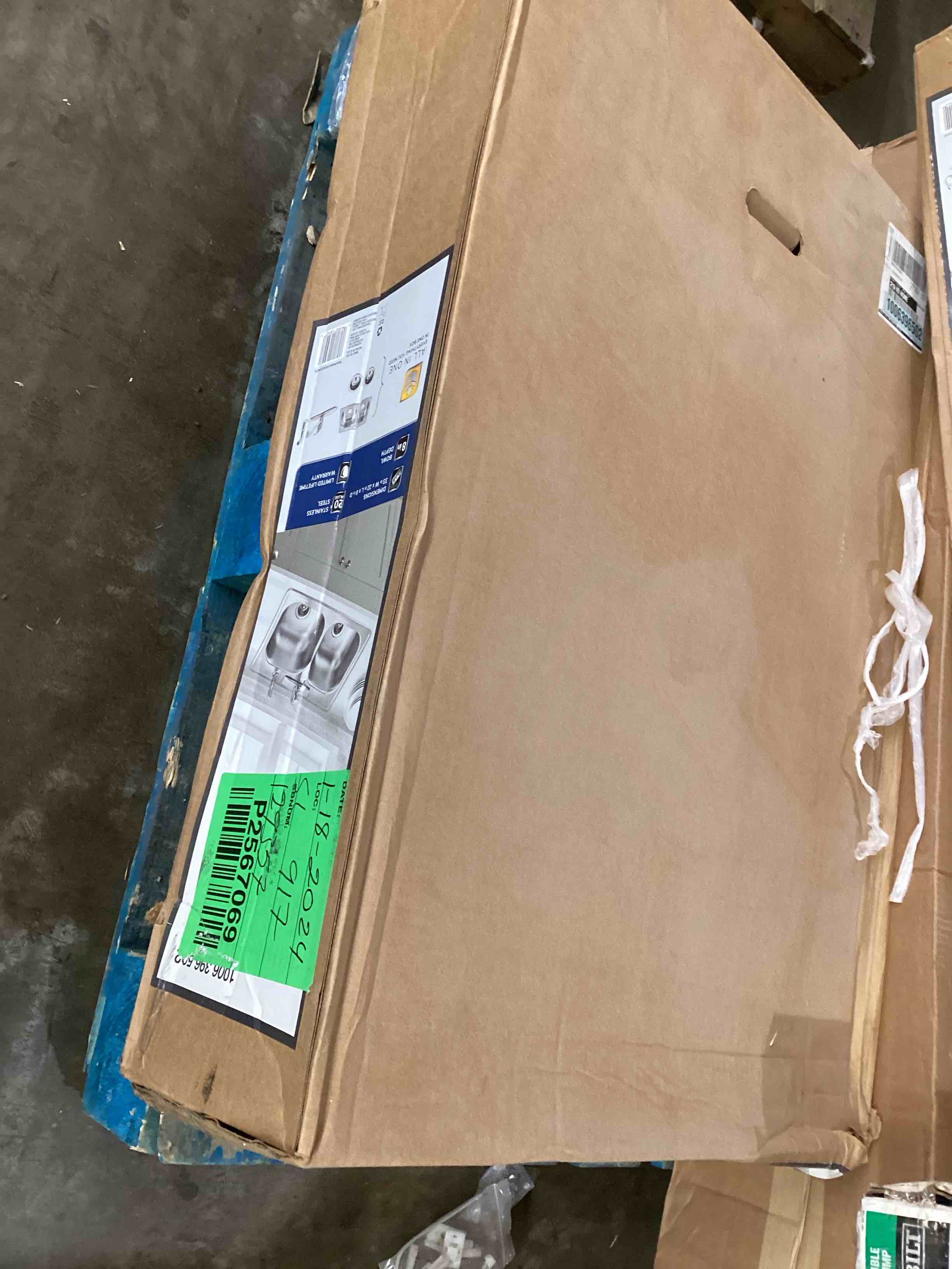 https://s3.amazonaws.com/lotting-images-prod/bidfta/RED5414181_1706813050724.jpeg