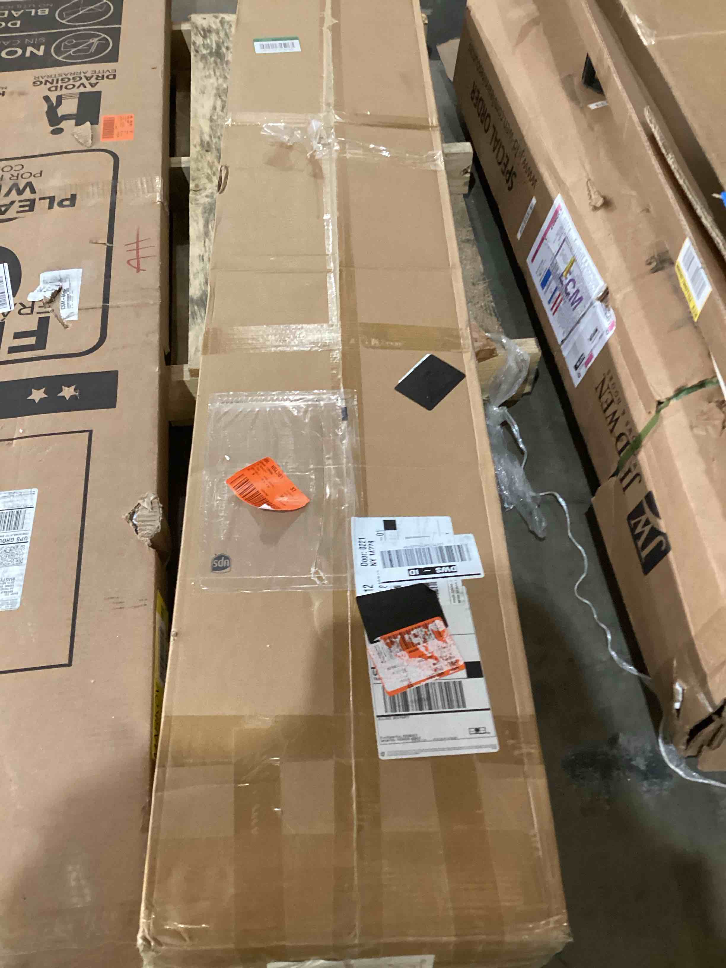 https://s3.amazonaws.com/lotting-images-prod/bidfta/RED5414311_1706881437000.jpeg