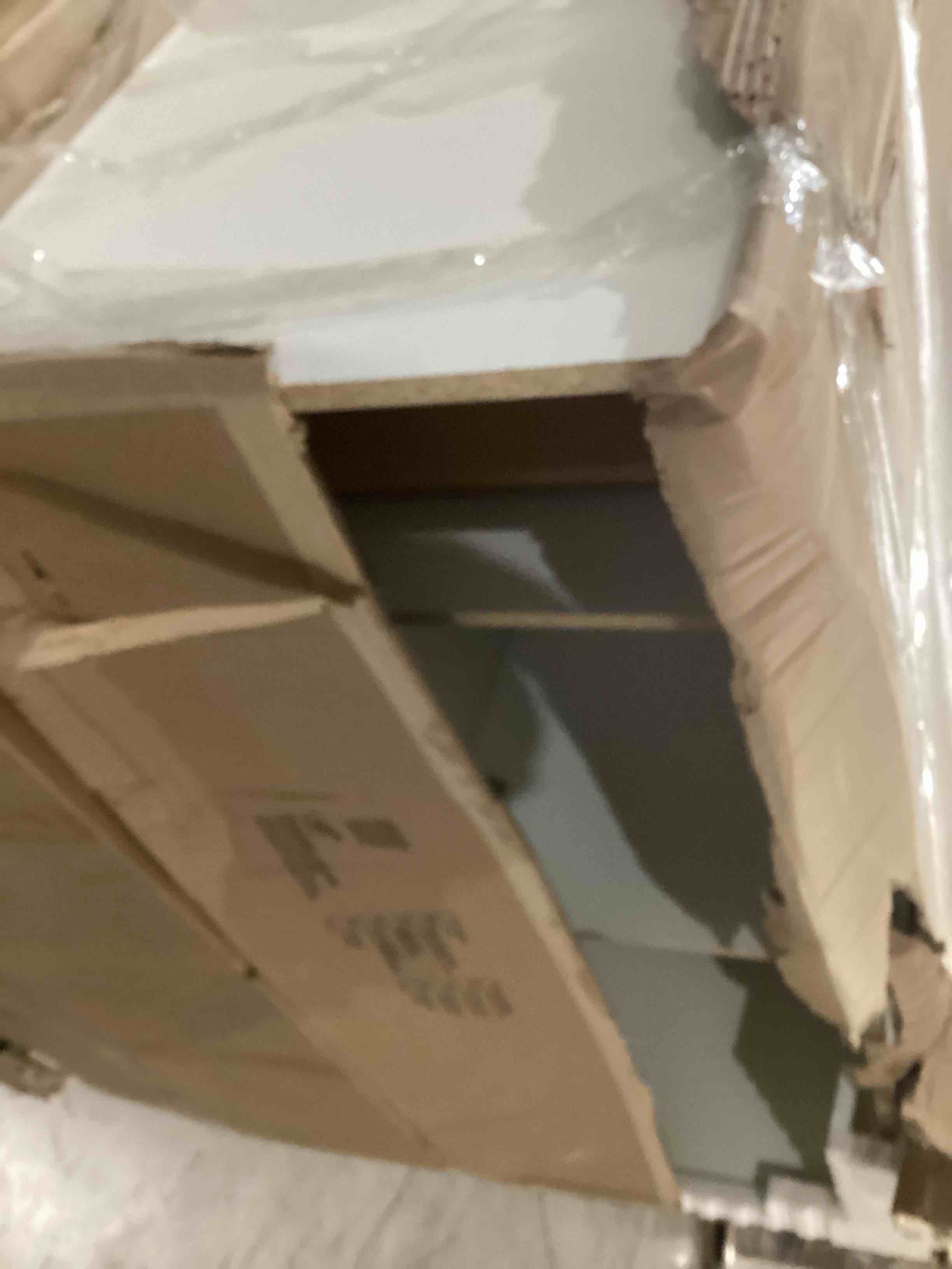 https://s3.amazonaws.com/lotting-images-prod/bidfta/RED5414918_1707400952326.jpeg
