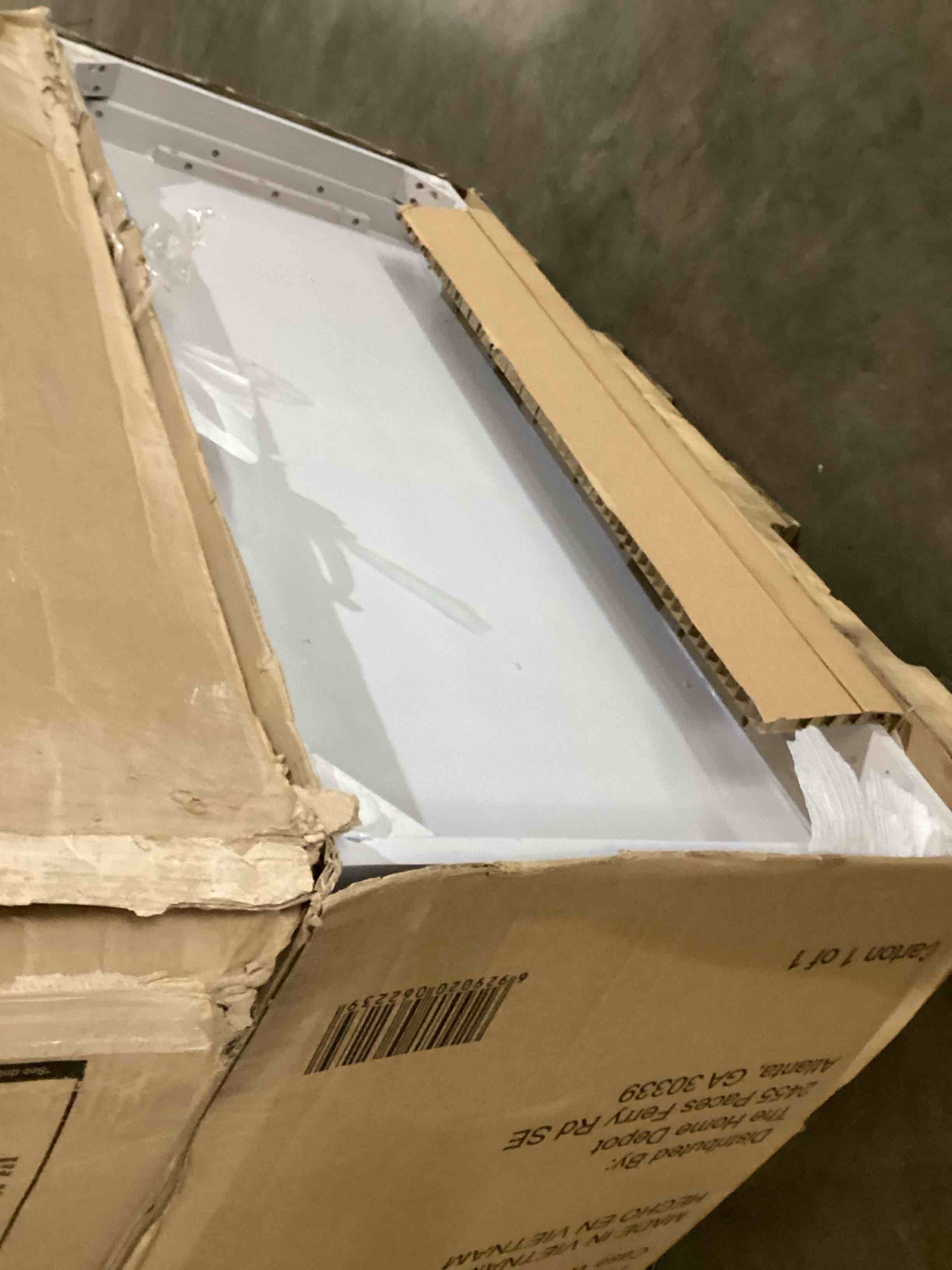 https://s3.amazonaws.com/lotting-images-prod/bidfta/RED5414919_1707401012761.jpeg