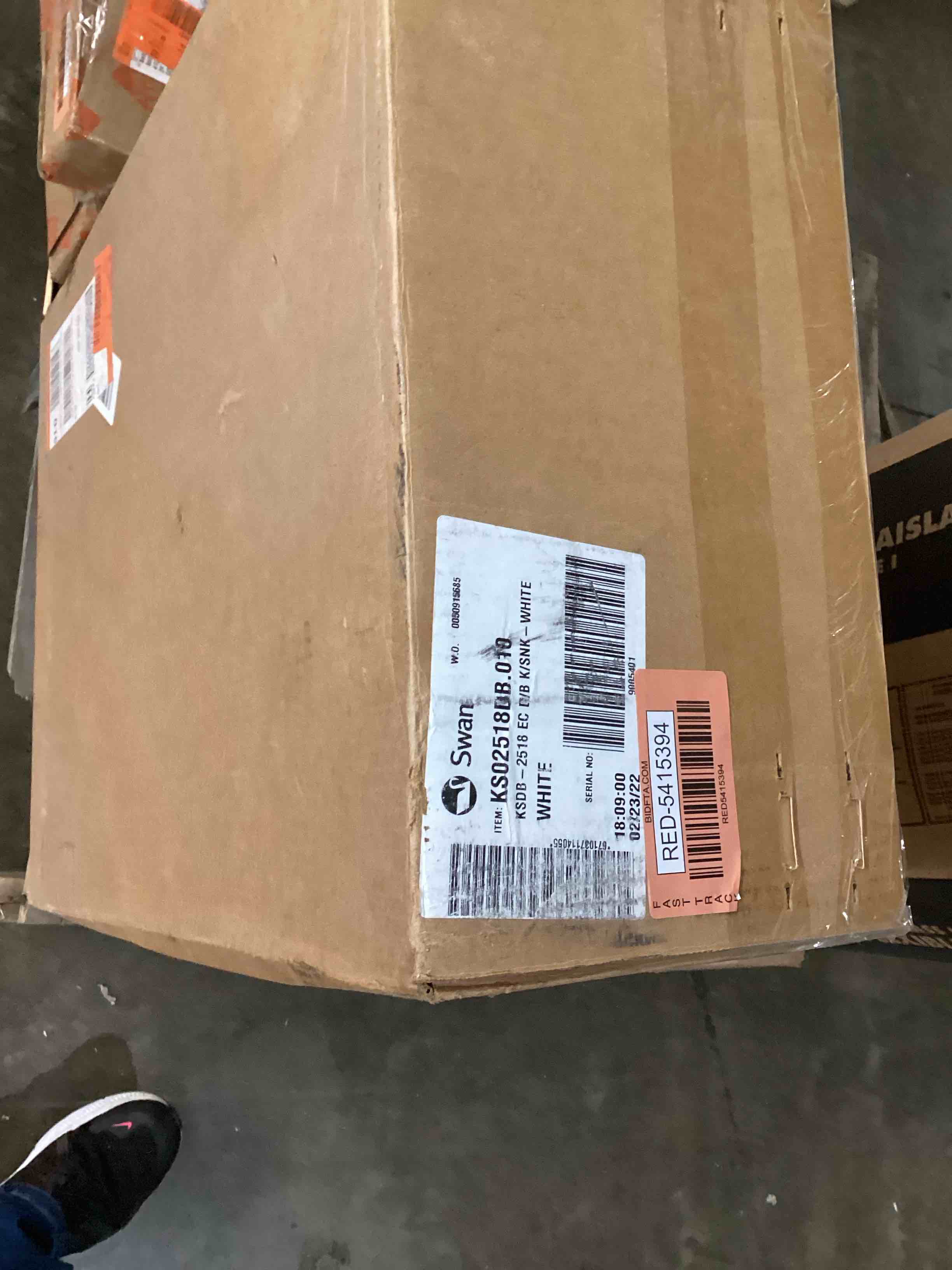 https://s3.amazonaws.com/lotting-images-prod/bidfta/RED5415394_1707744109616.jpeg