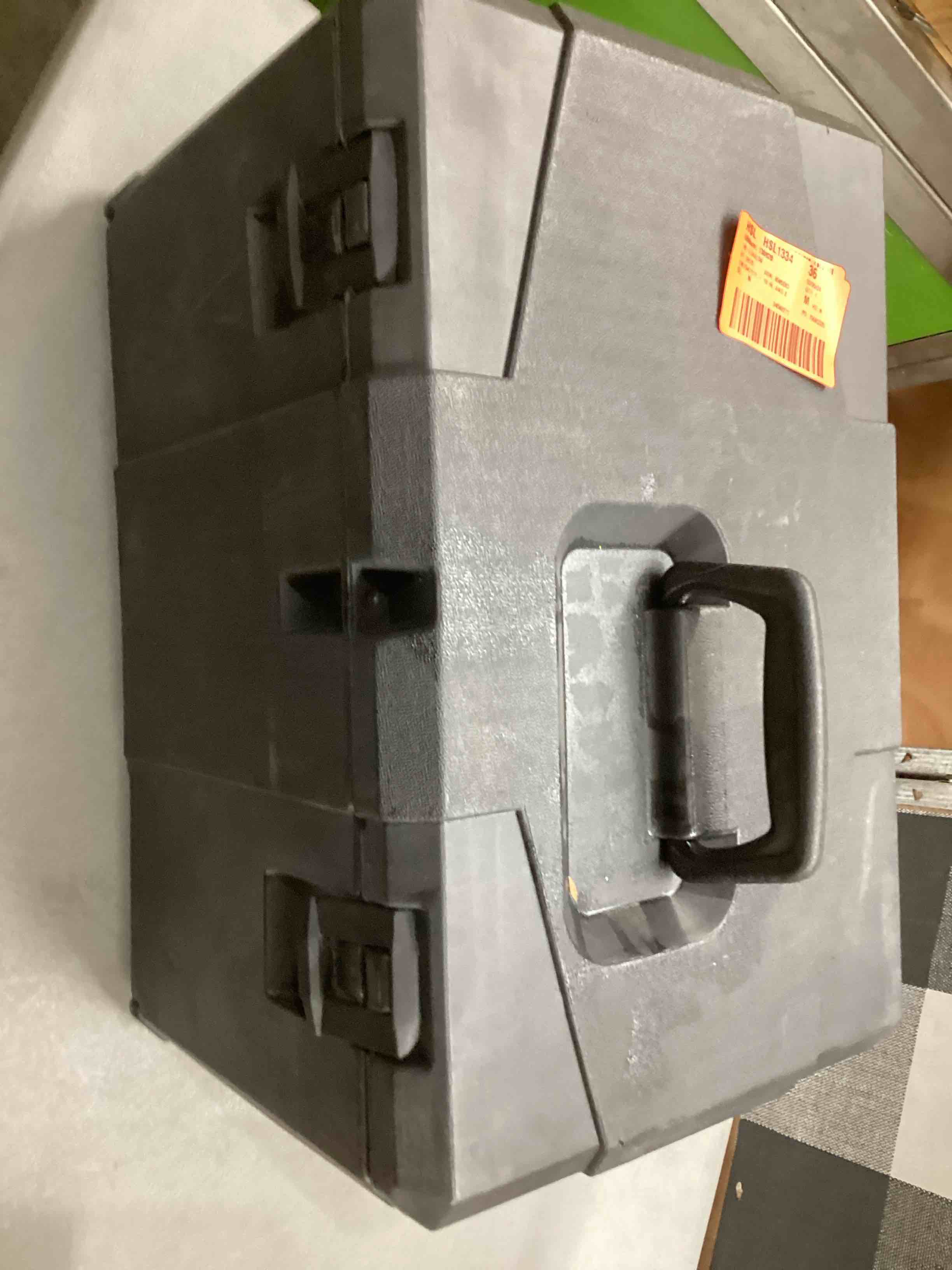 https://s3.amazonaws.com/lotting-images-prod/bidfta/RED5416353_1708361679119.jpeg