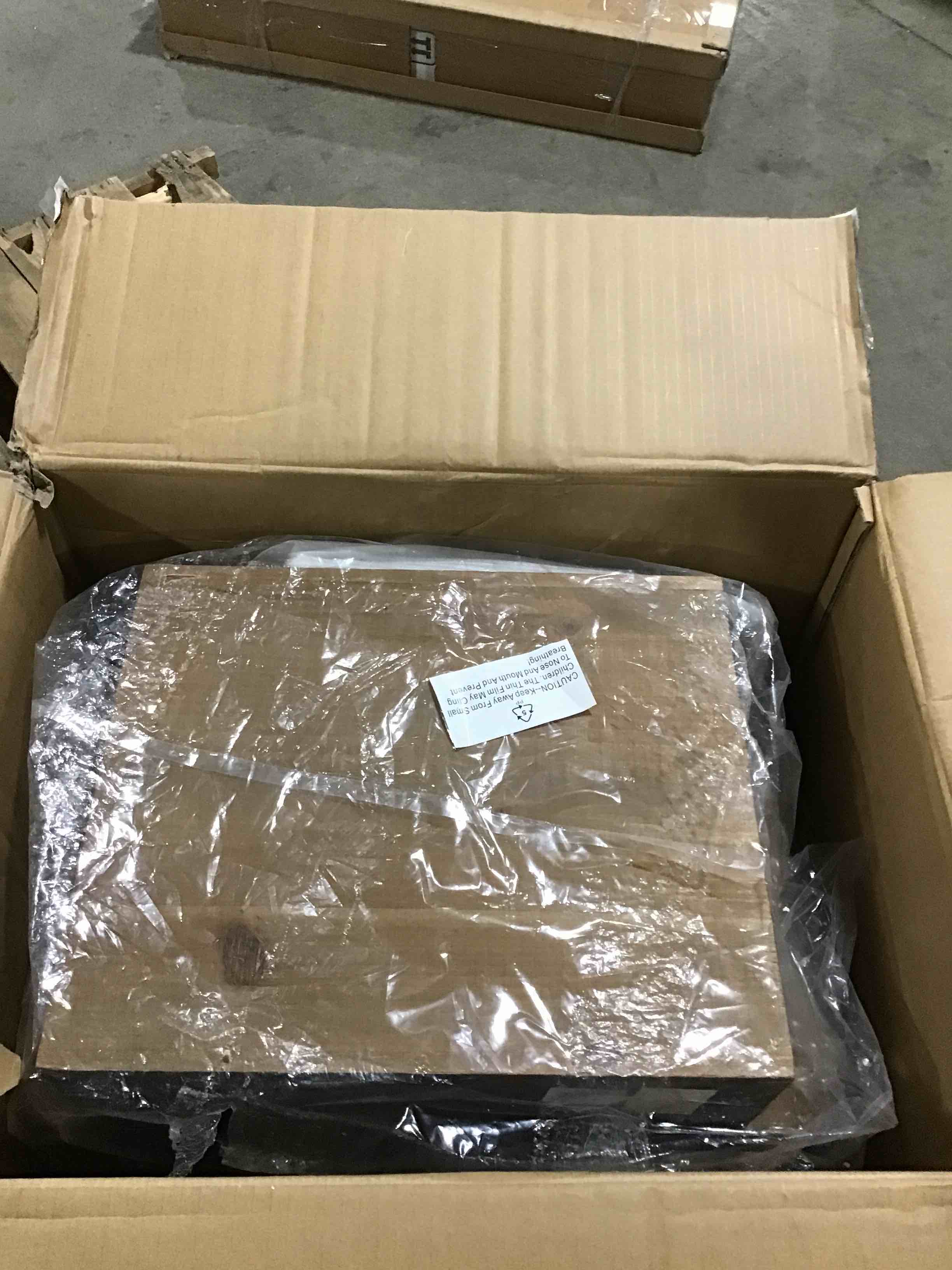 https://s3.amazonaws.com/lotting-images-prod/bidfta/RED5418048_1699624914657.jpeg