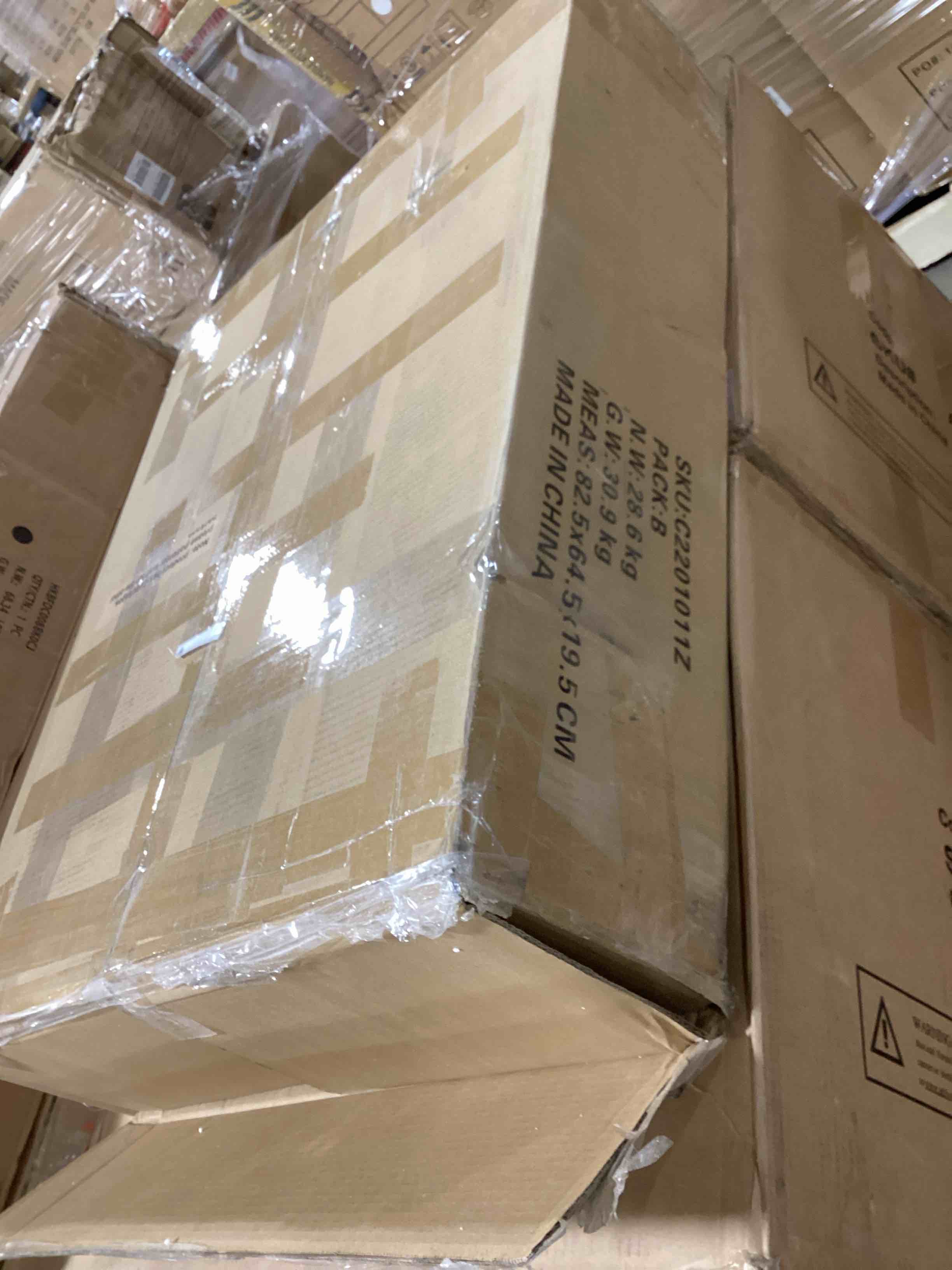 https://s3.amazonaws.com/lotting-images-prod/bidfta/RED5418084_1699634798006.jpeg