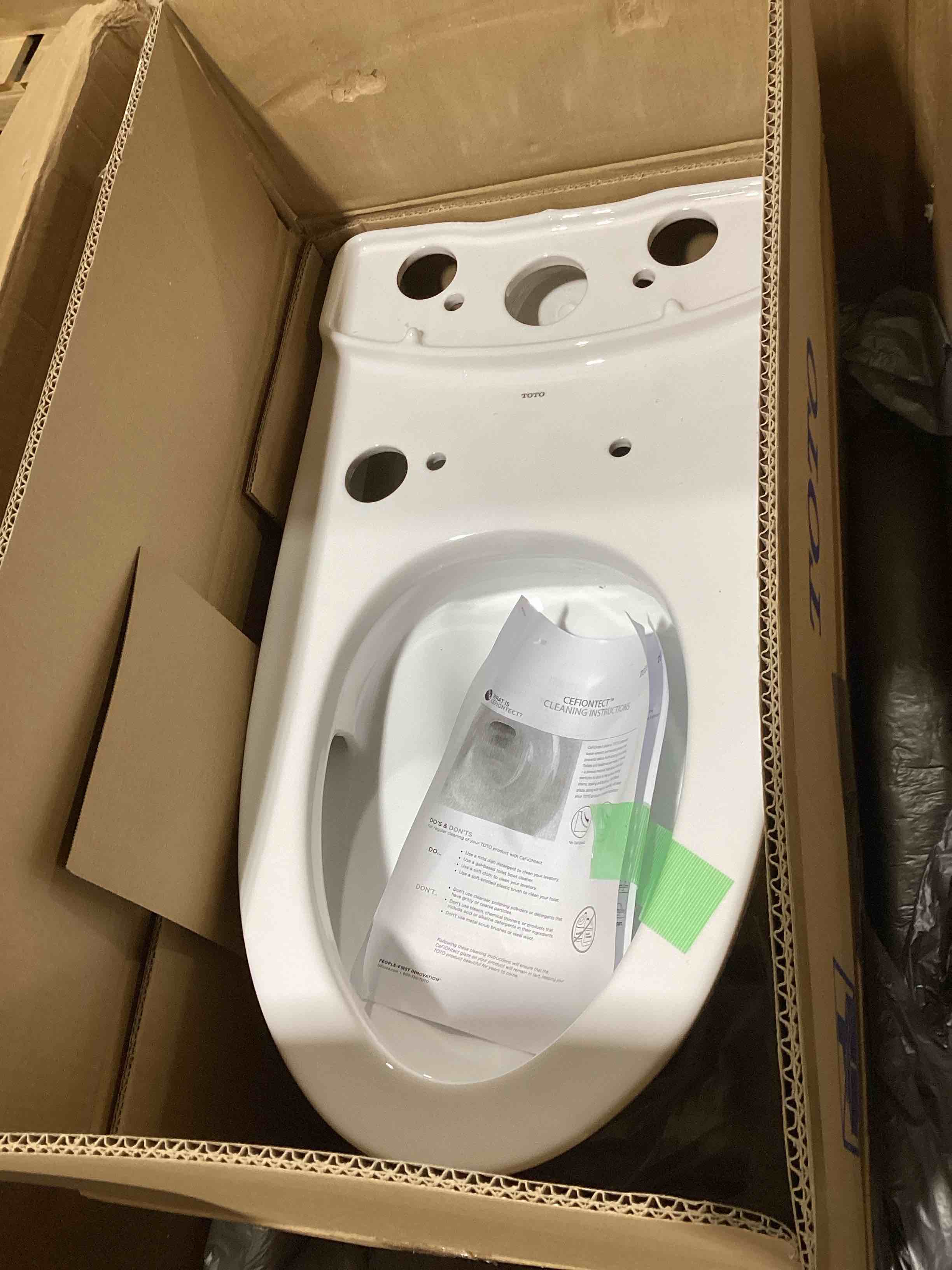 https://s3.amazonaws.com/lotting-images-prod/bidfta/RED5418101_1699638201899.jpeg