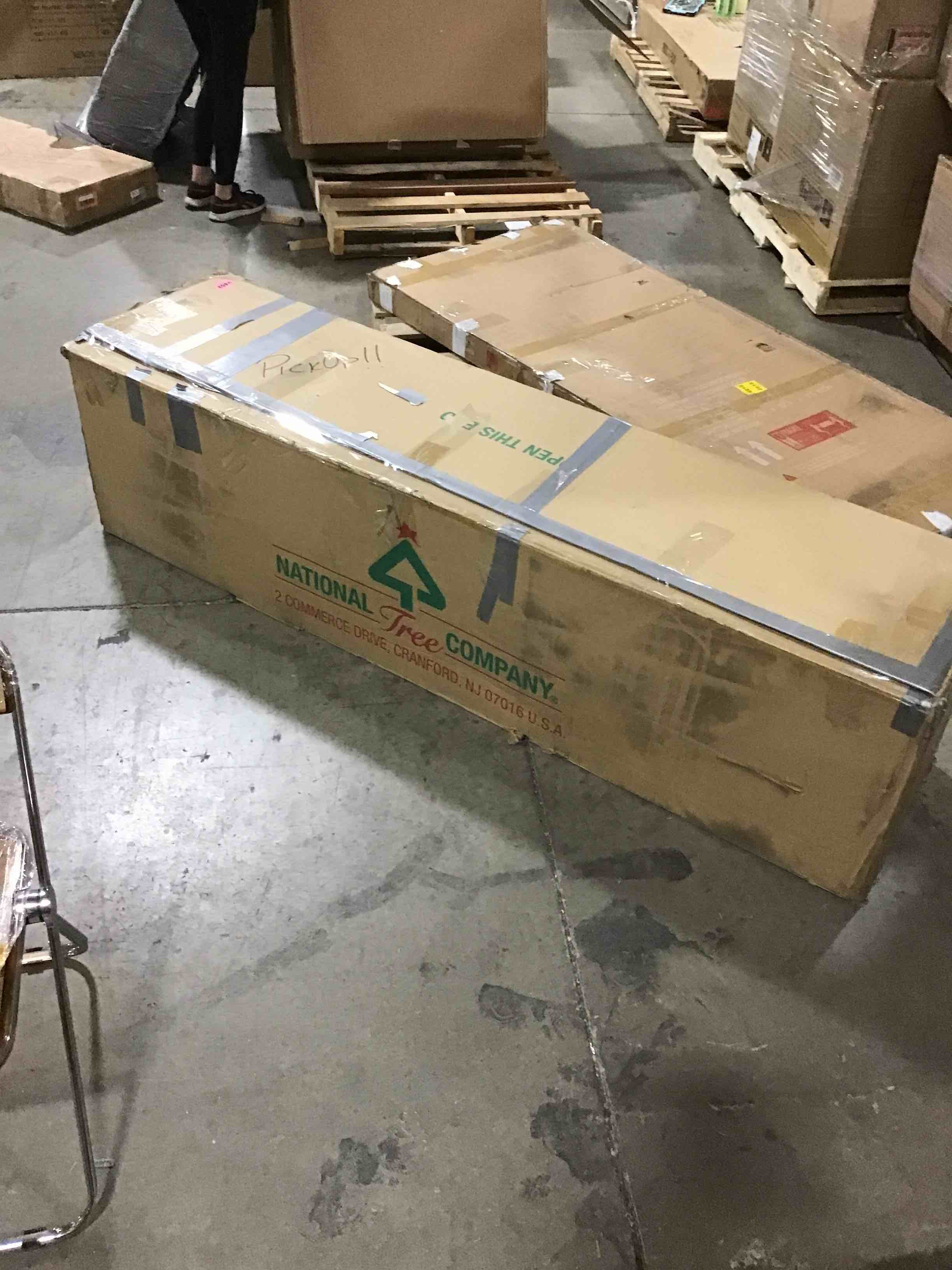 https://s3.amazonaws.com/lotting-images-prod/bidfta/RED5418113_1699638181857.jpeg