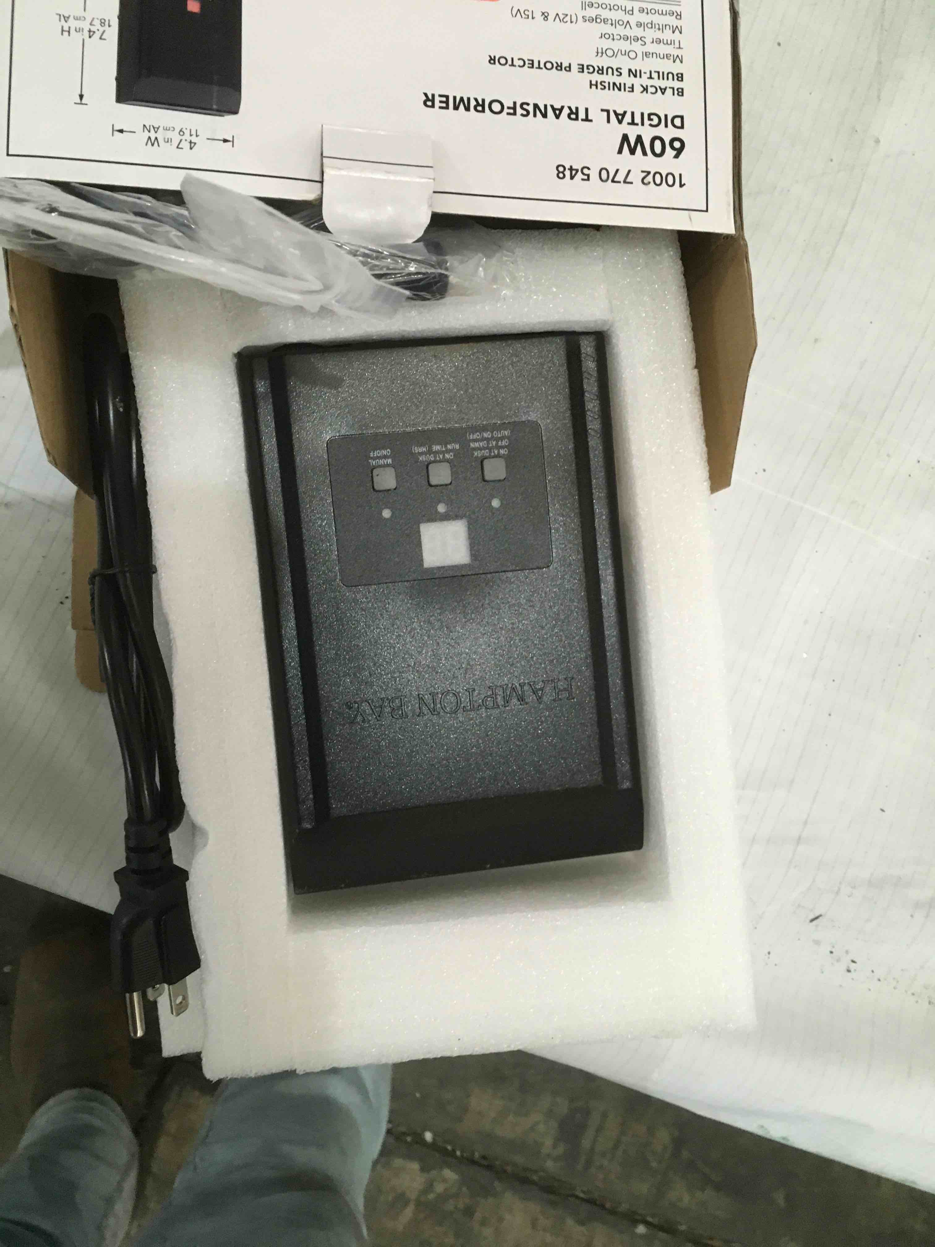 https://s3.amazonaws.com/lotting-images-prod/bidfta/RED5420248_1703168377389.jpeg