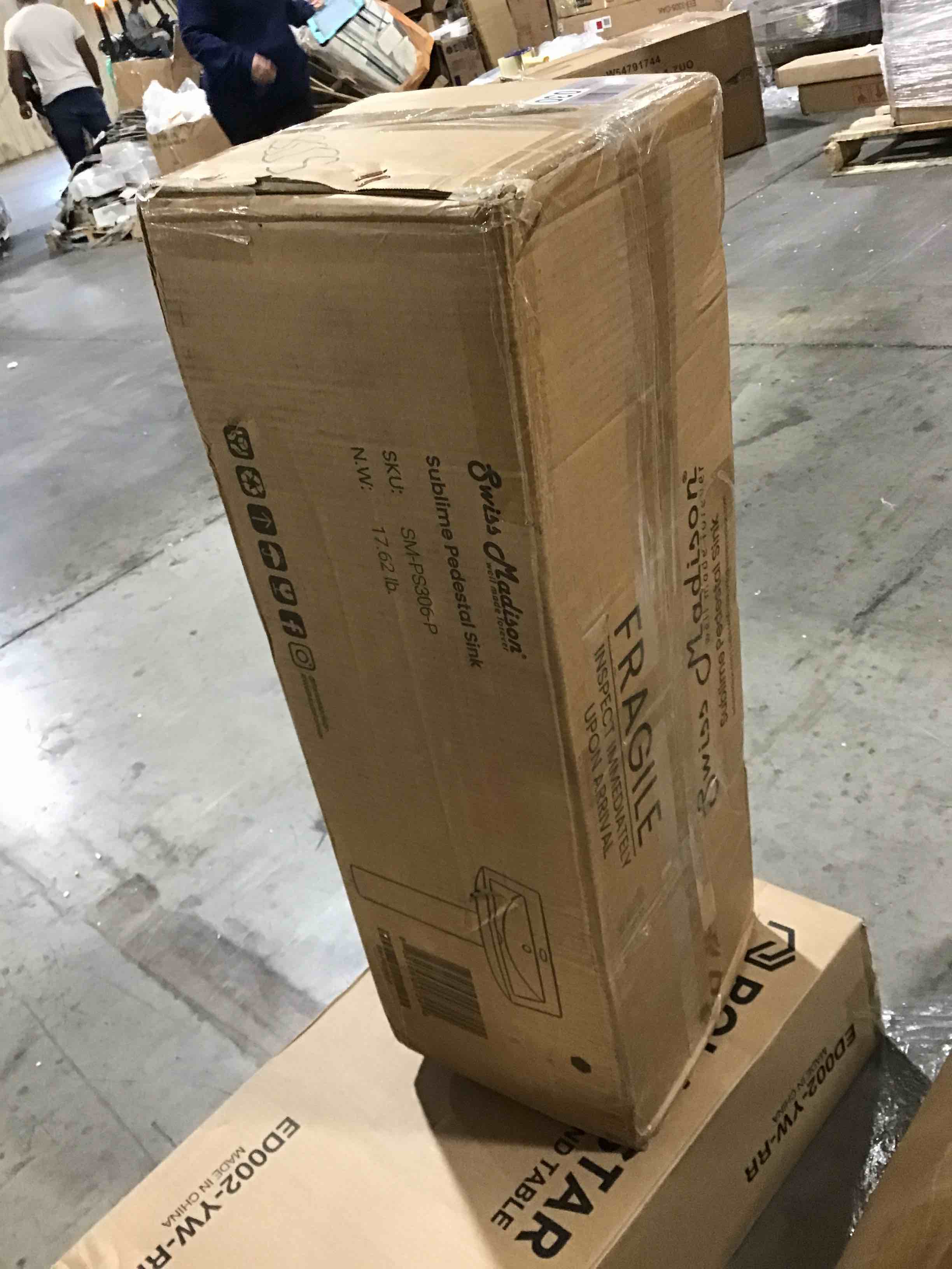 https://s3.amazonaws.com/lotting-images-prod/bidfta/RED5421675_1697128741651.jpeg