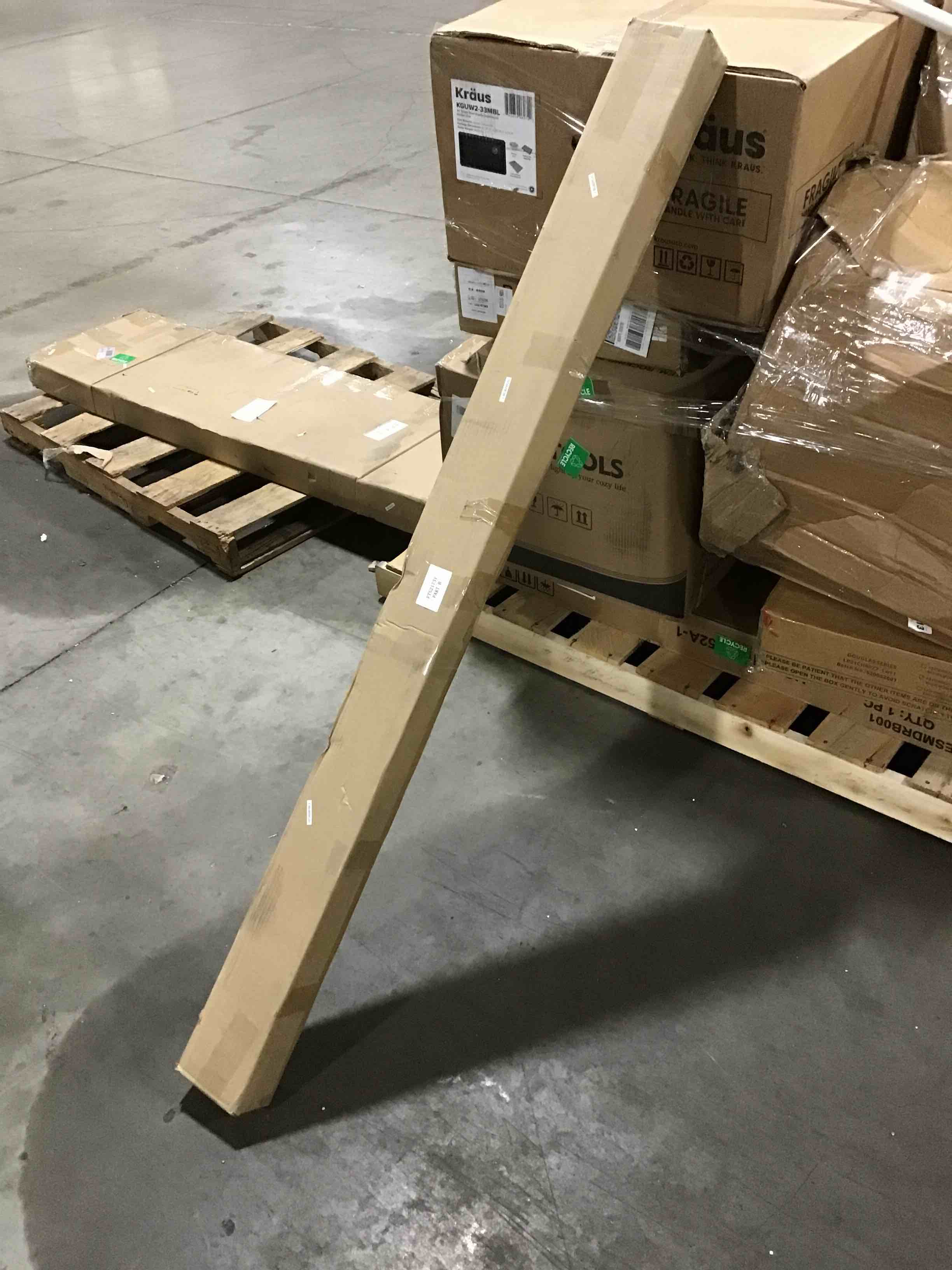 https://s3.amazonaws.com/lotting-images-prod/bidfta/RED5422507_1698406949926.jpeg