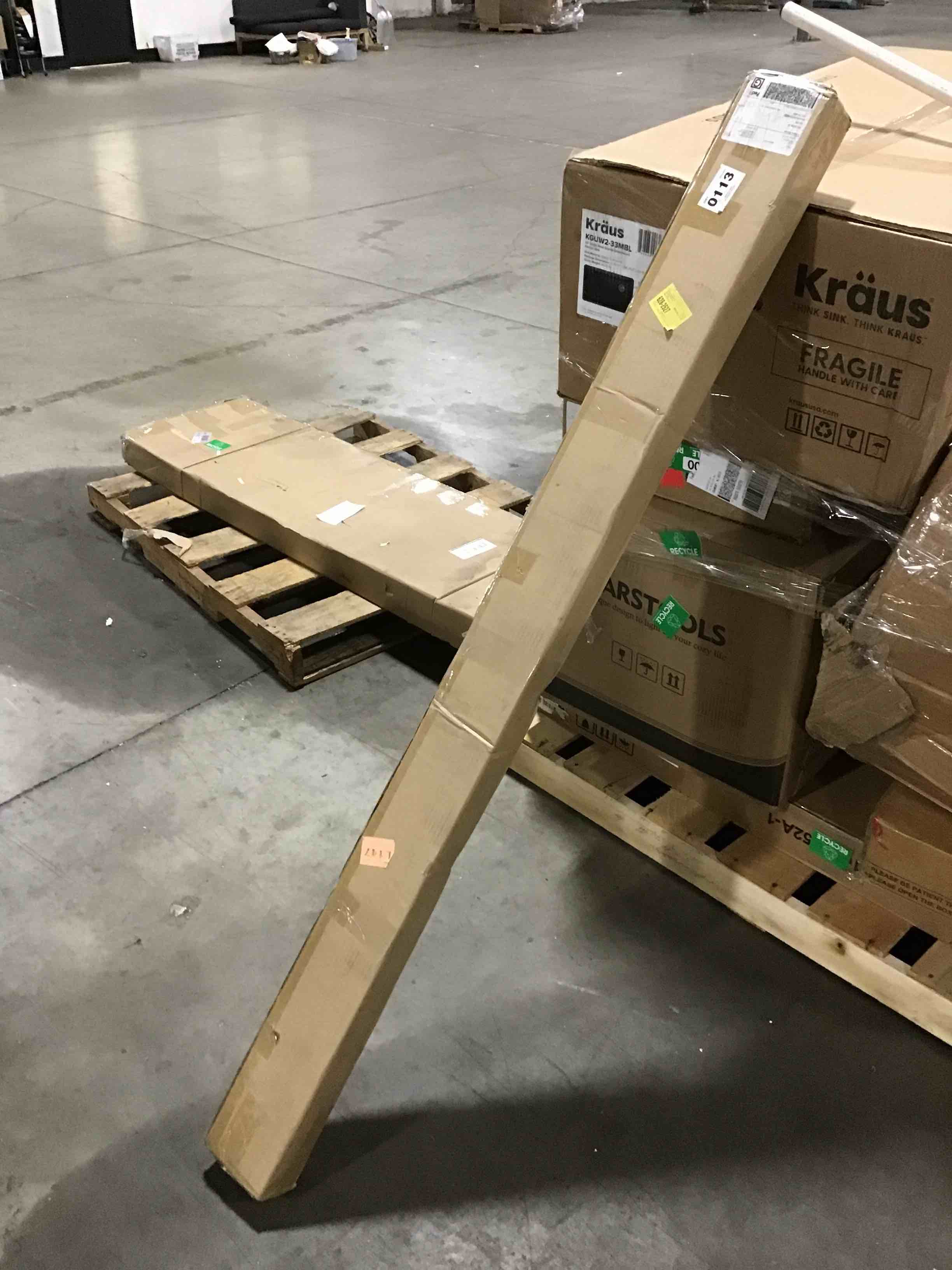 https://s3.amazonaws.com/lotting-images-prod/bidfta/RED5422507_1698406962539.jpeg