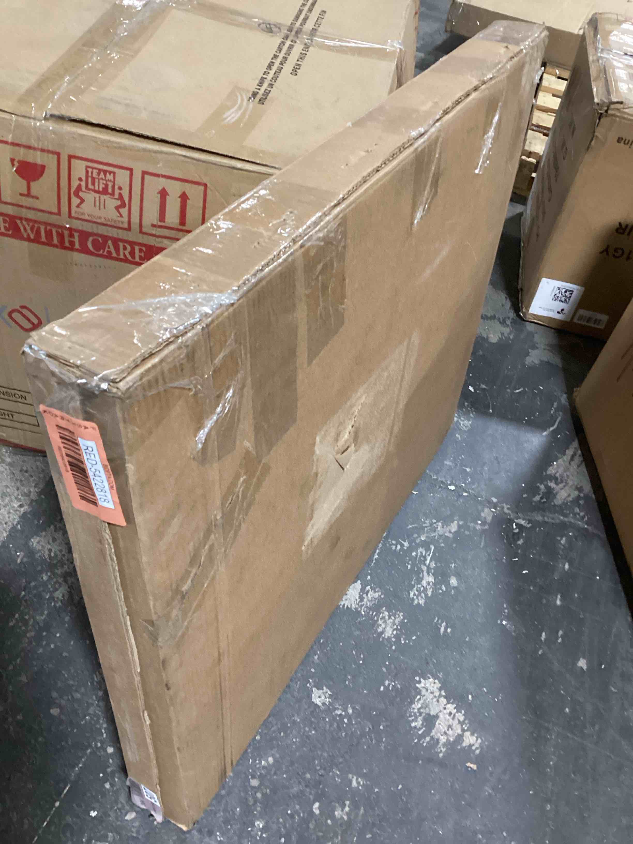 https://s3.amazonaws.com/lotting-images-prod/bidfta/RED5422818_1699538833448.jpeg