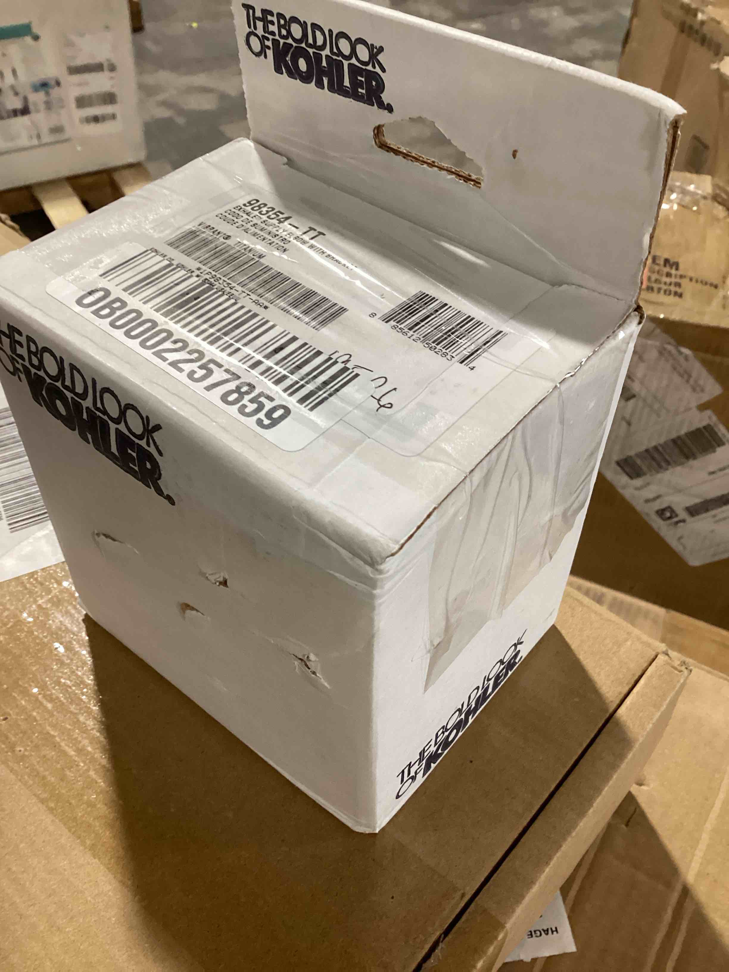 https://s3.amazonaws.com/lotting-images-prod/bidfta/RED5422900_1699624107750.jpeg