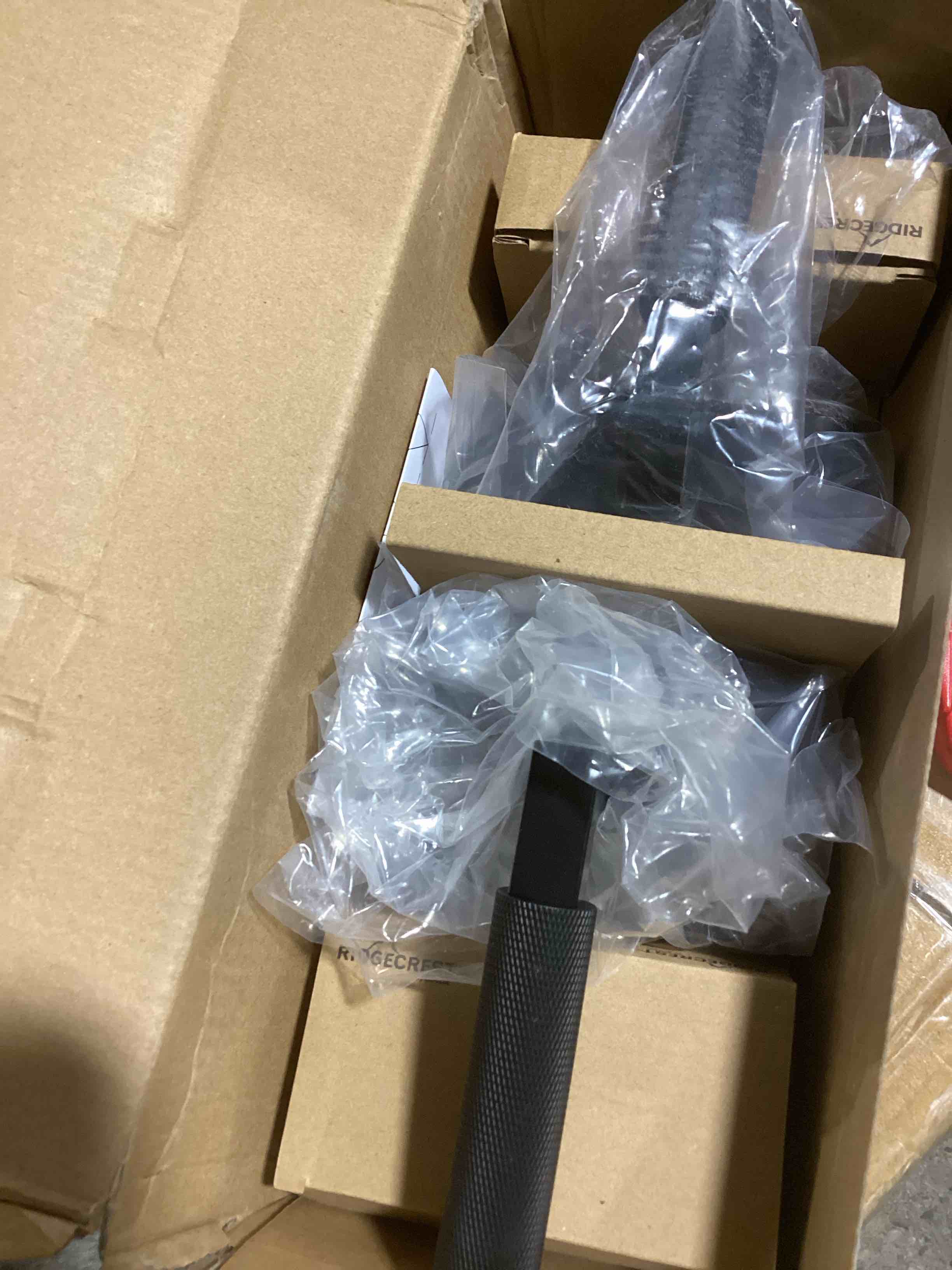 https://s3.amazonaws.com/lotting-images-prod/bidfta/RED5423074_1702932092497.jpeg