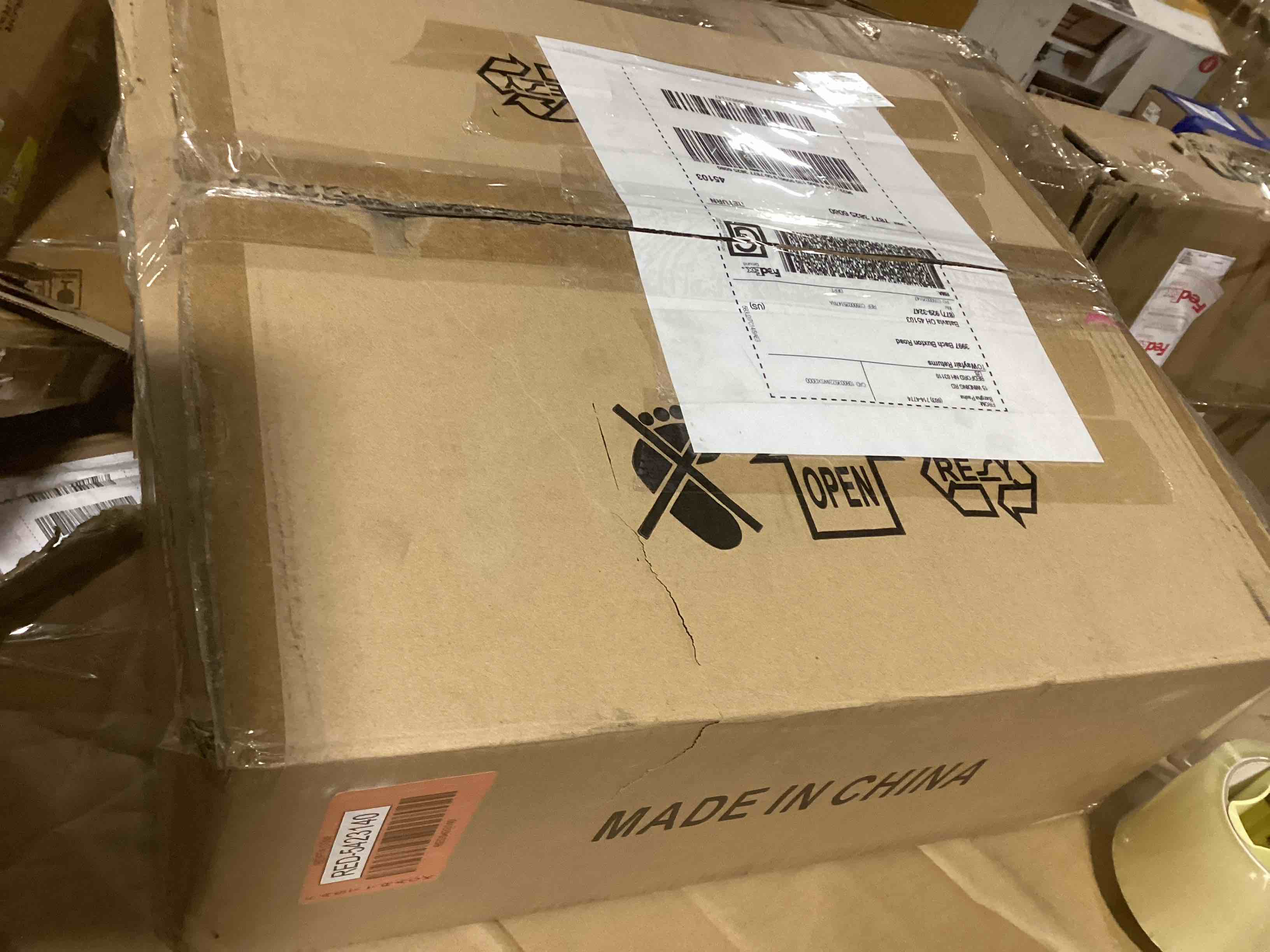 https://s3.amazonaws.com/lotting-images-prod/bidfta/RED5423140_1703010620002.jpeg