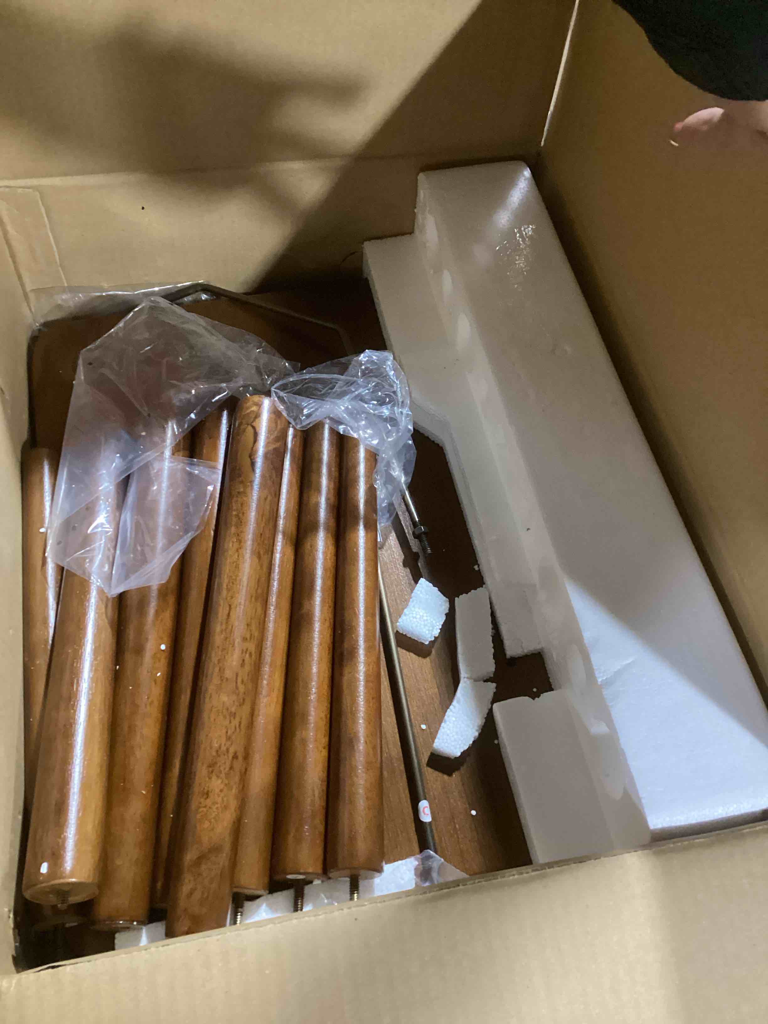https://s3.amazonaws.com/lotting-images-prod/bidfta/RED5423760_1704300738721.jpeg