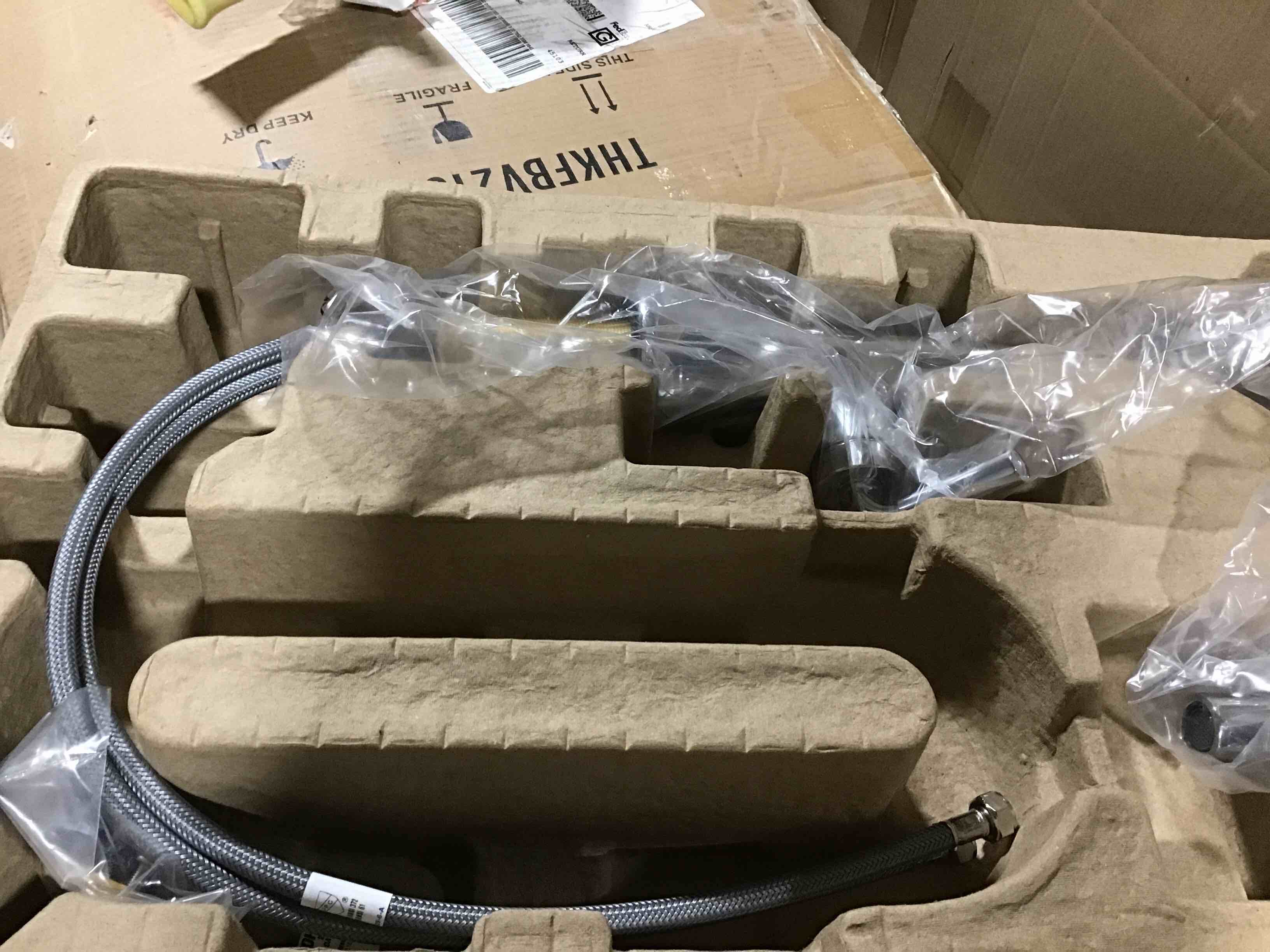 https://s3.amazonaws.com/lotting-images-prod/bidfta/RED5425115_1698330545552.jpeg