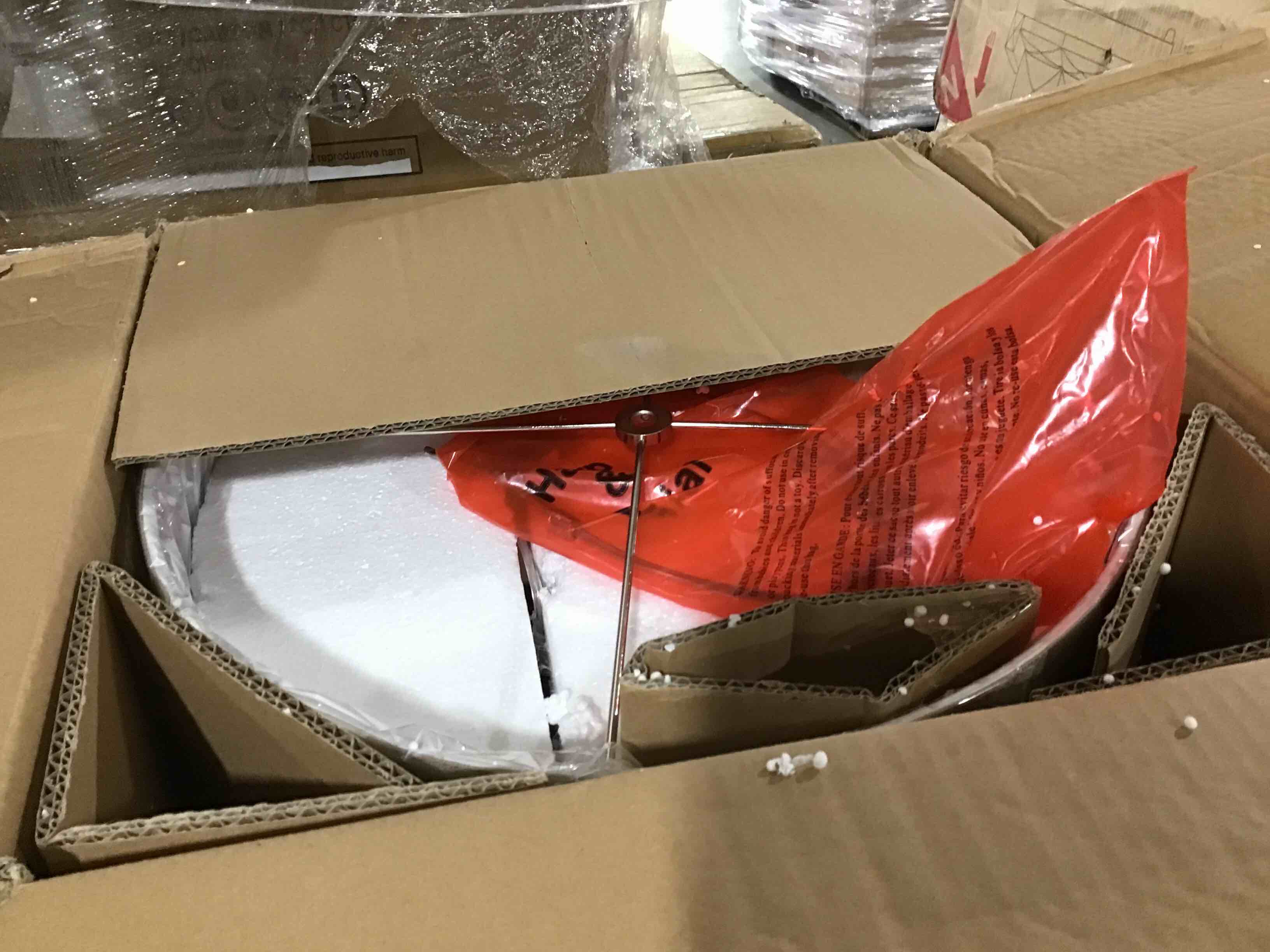 https://s3.amazonaws.com/lotting-images-prod/bidfta/RED5425484_1699026661874.jpeg