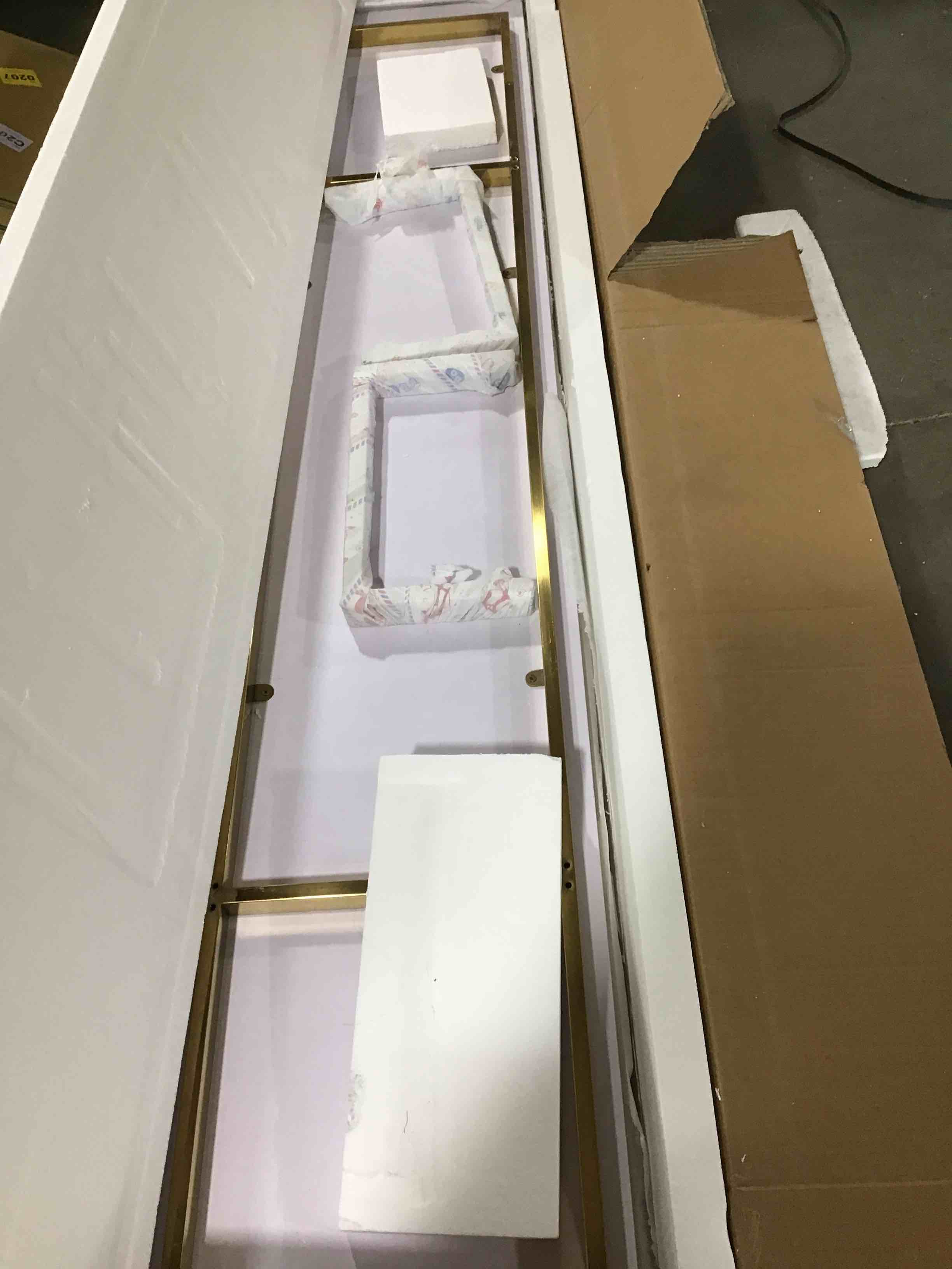 https://s3.amazonaws.com/lotting-images-prod/bidfta/RED5425776_1700077277269.jpeg