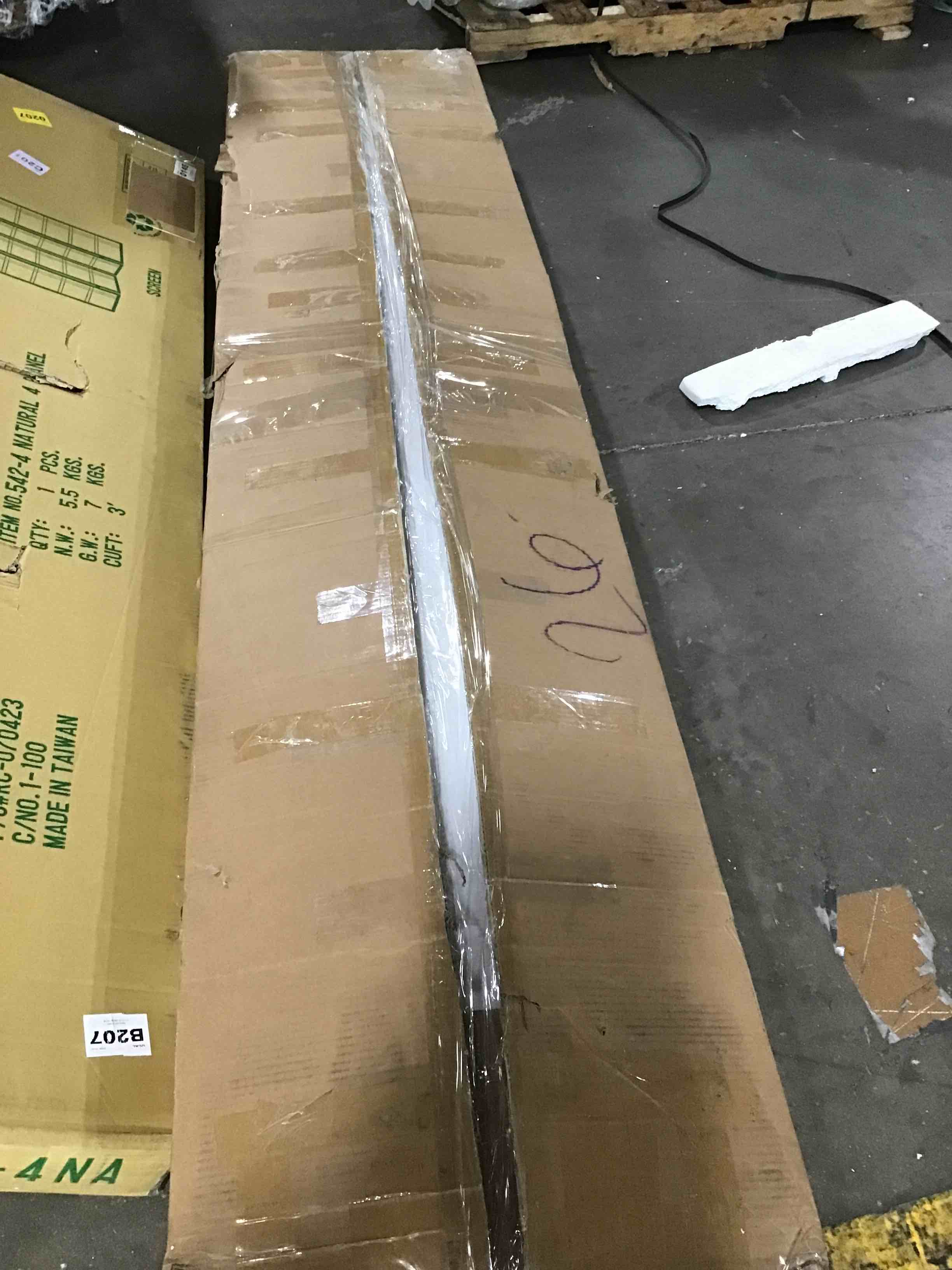 https://s3.amazonaws.com/lotting-images-prod/bidfta/RED5425776_1700077386884.jpeg