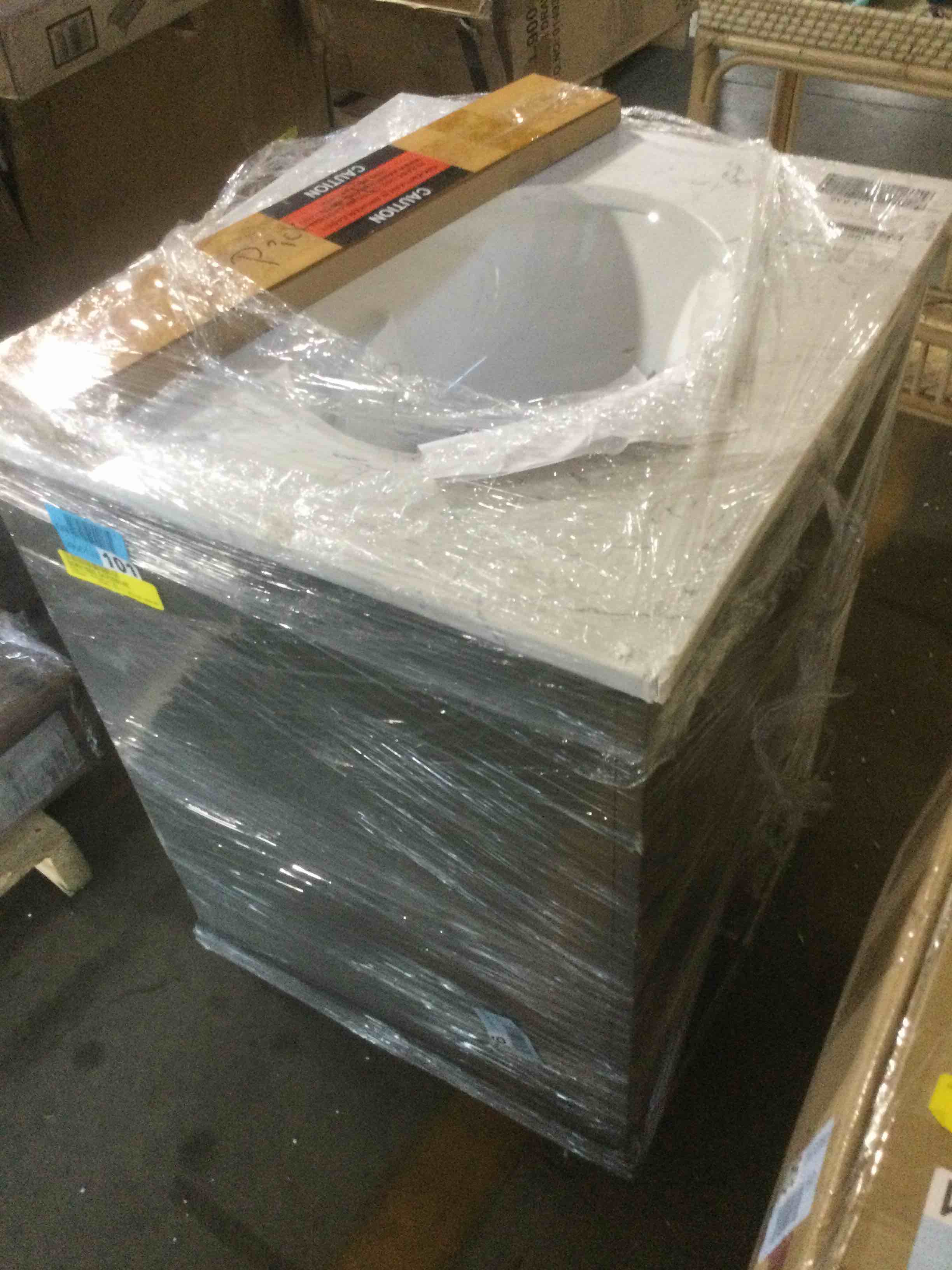 https://s3.amazonaws.com/lotting-images-prod/bidfta/RED5425989_1697116814629.jpeg