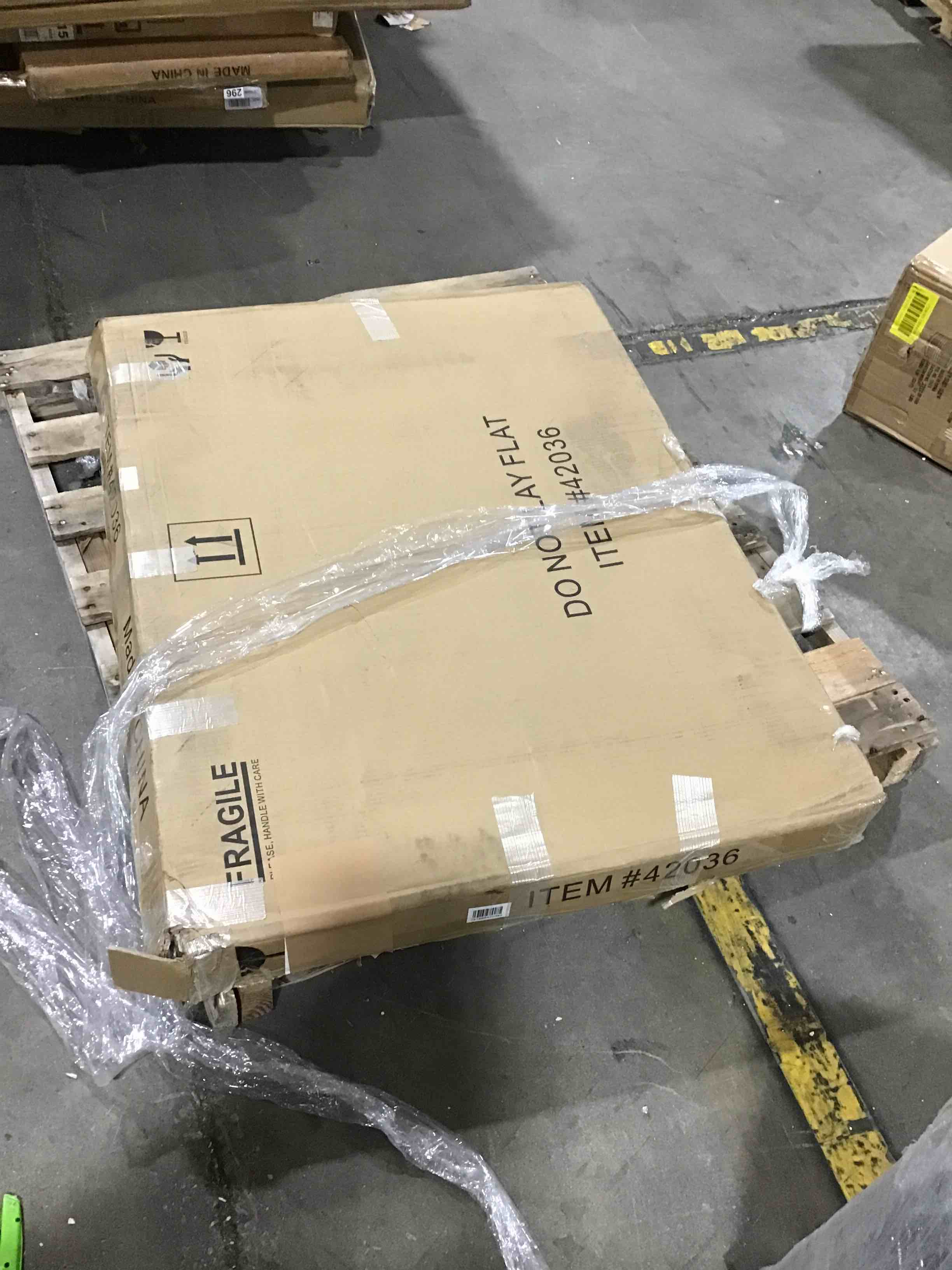 https://s3.amazonaws.com/lotting-images-prod/bidfta/RED5426005_1697123460300.jpeg