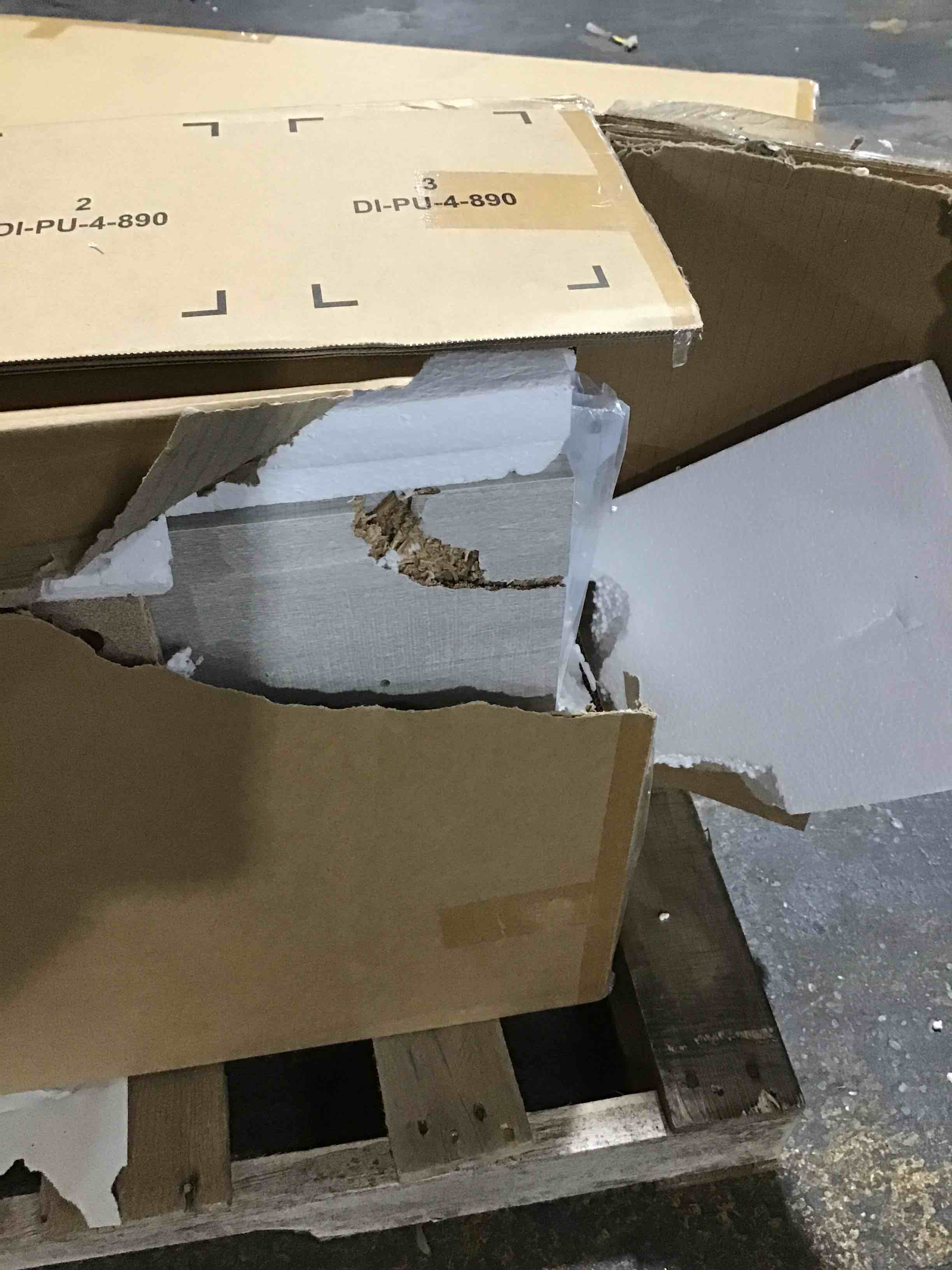 https://s3.amazonaws.com/lotting-images-prod/bidfta/RED5426355_1698419564931.jpeg