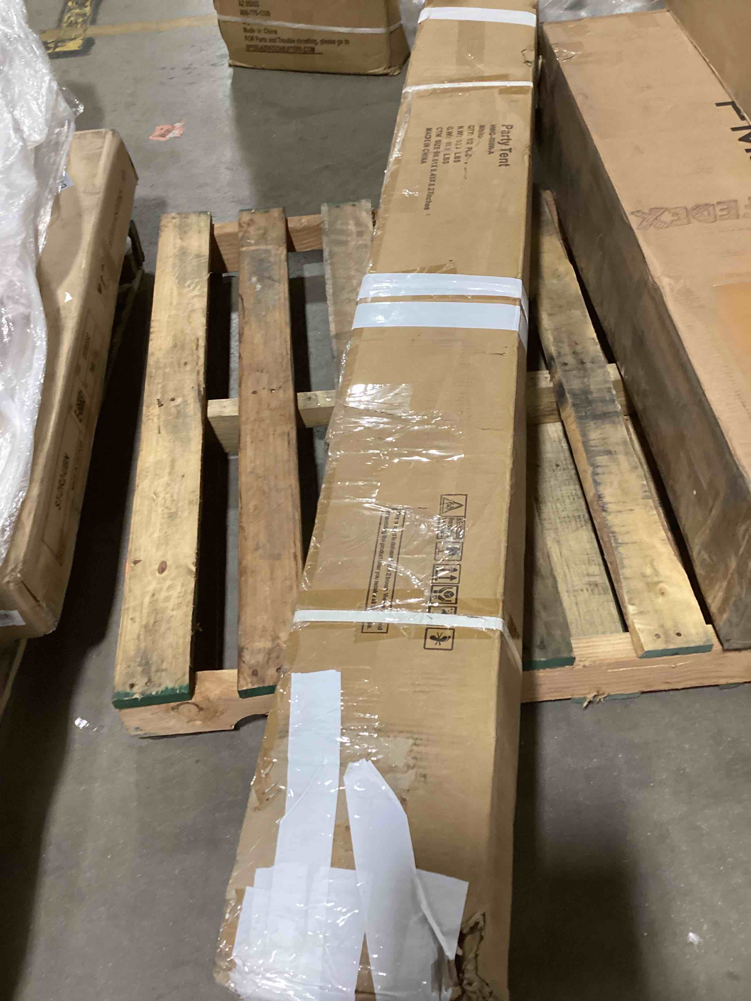 https://s3.amazonaws.com/lotting-images-prod/bidfta/RED5426619_1699017992979.jpeg