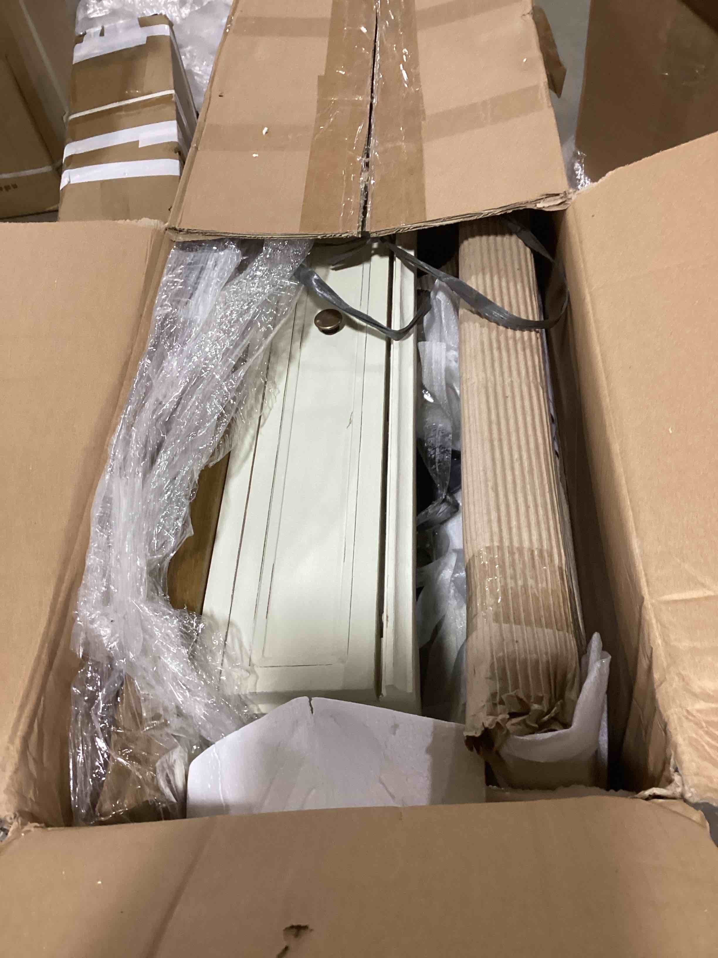 https://s3.amazonaws.com/lotting-images-prod/bidfta/RED5426620_1699018134380.jpeg