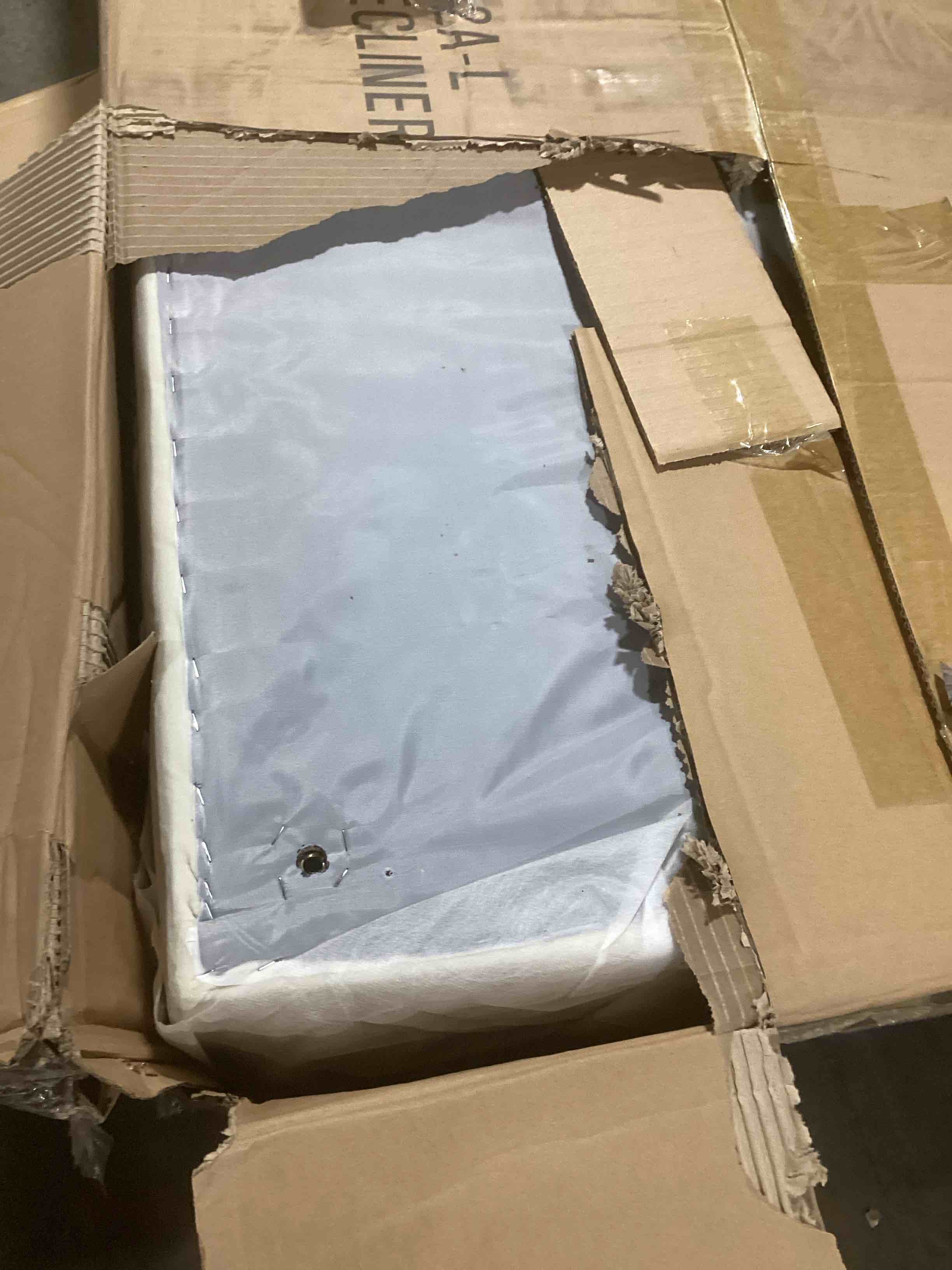 https://s3.amazonaws.com/lotting-images-prod/bidfta/RED5427234_1700683244084.jpeg