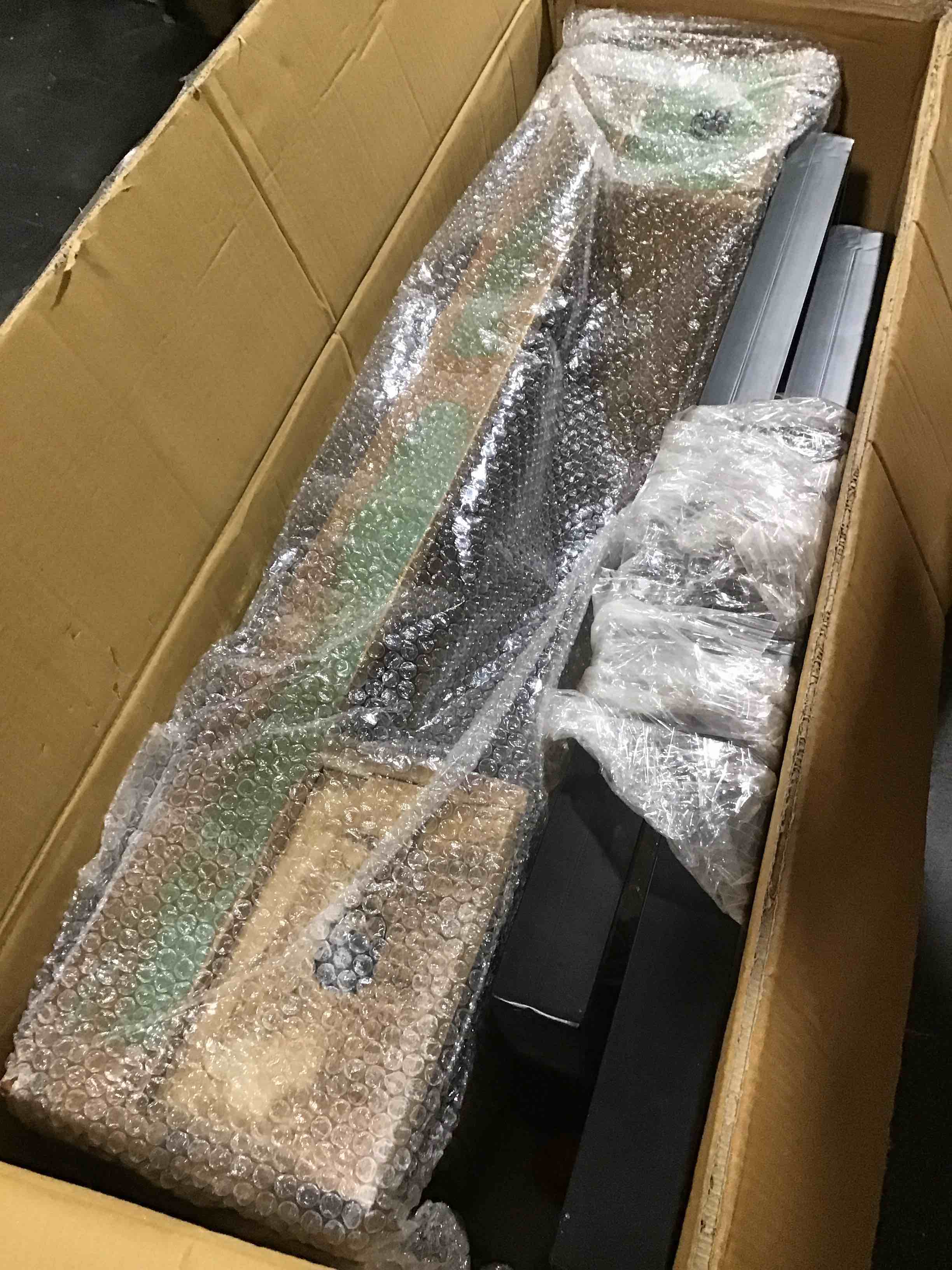 https://s3.amazonaws.com/lotting-images-prod/bidfta/RED5429095_1697567627802.jpeg