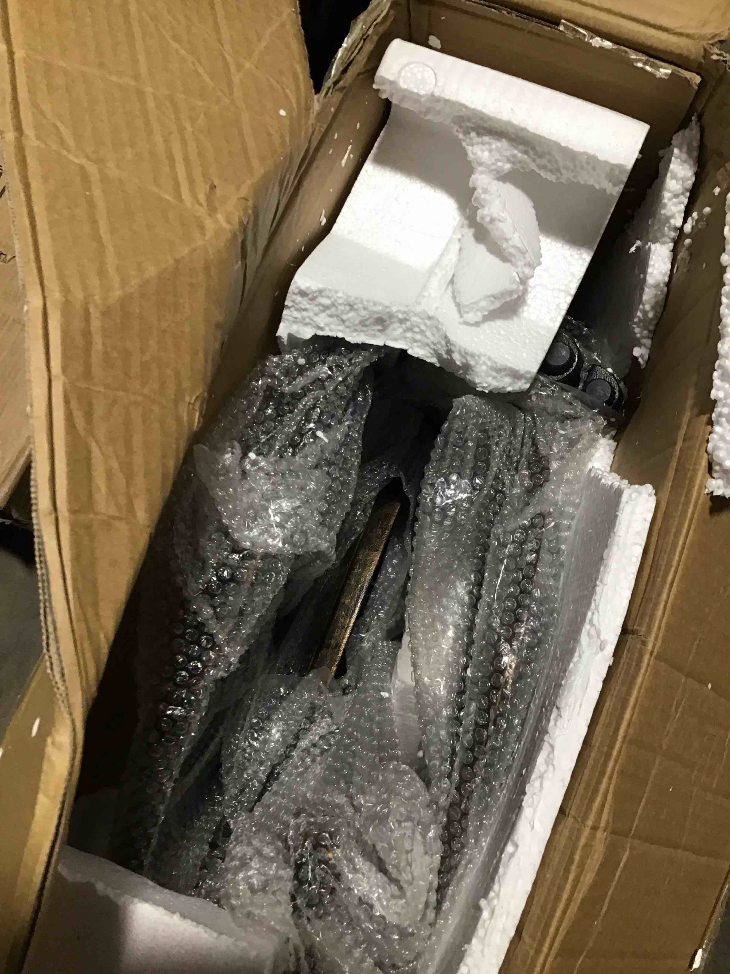 https://s3.amazonaws.com/lotting-images-prod/bidfta/RED5429606_1697895643751.jpeg