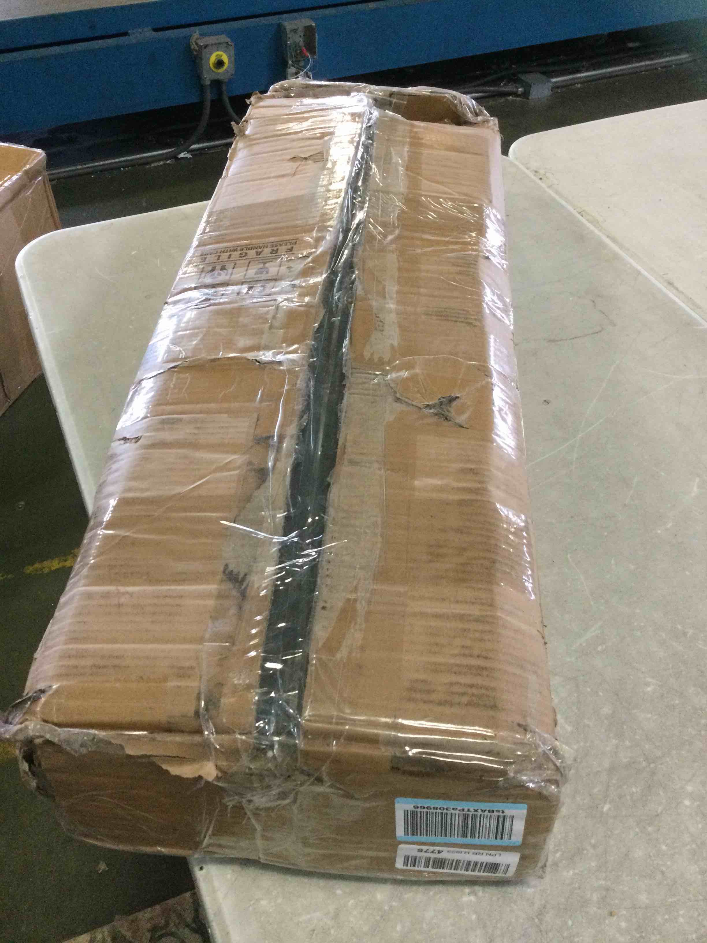 https://s3.amazonaws.com/lotting-images-prod/bidfta/RED5432592_1701271418557.jpeg
