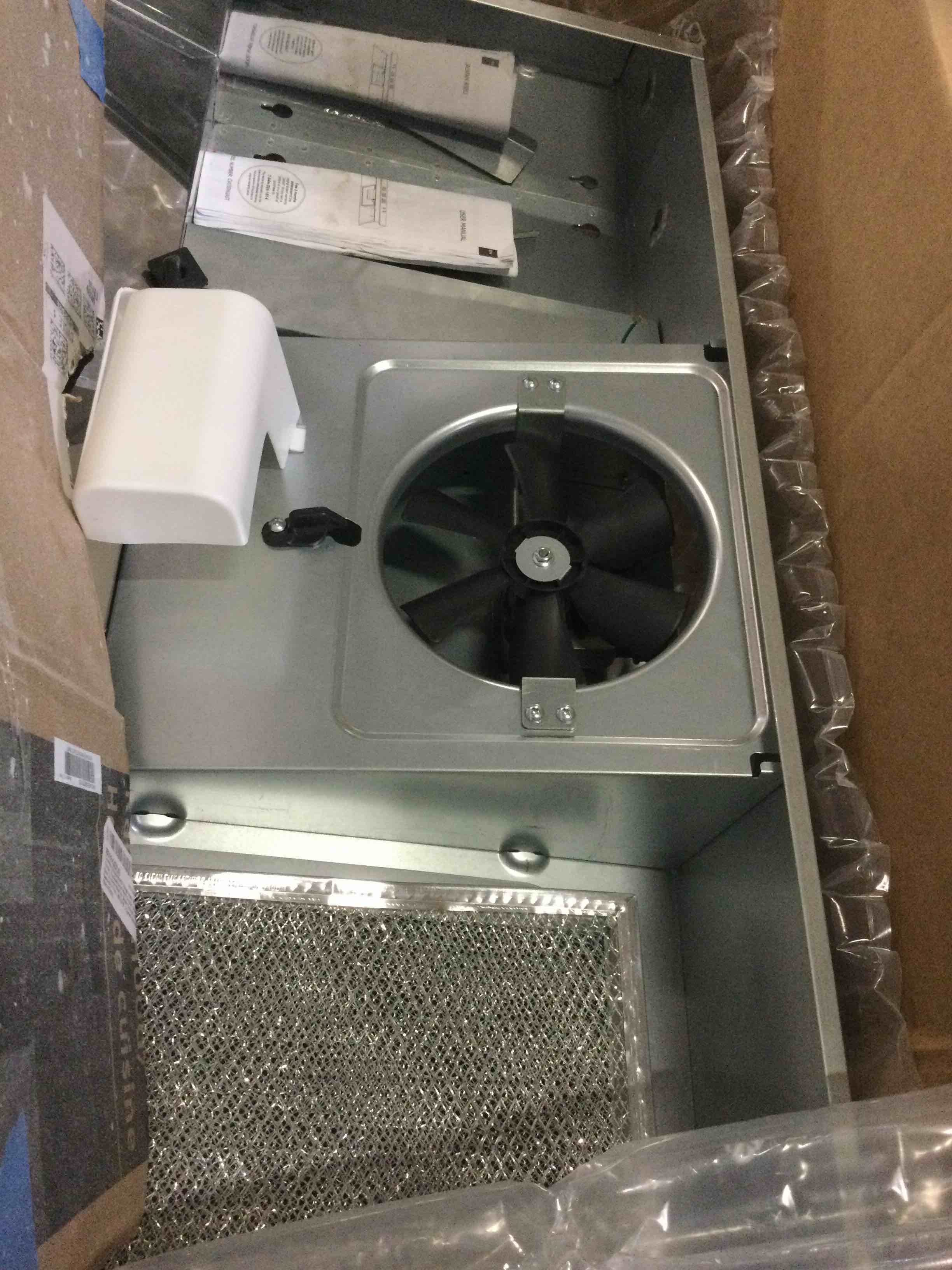https://s3.amazonaws.com/lotting-images-prod/bidfta/RED5432738_1701289140603.jpeg