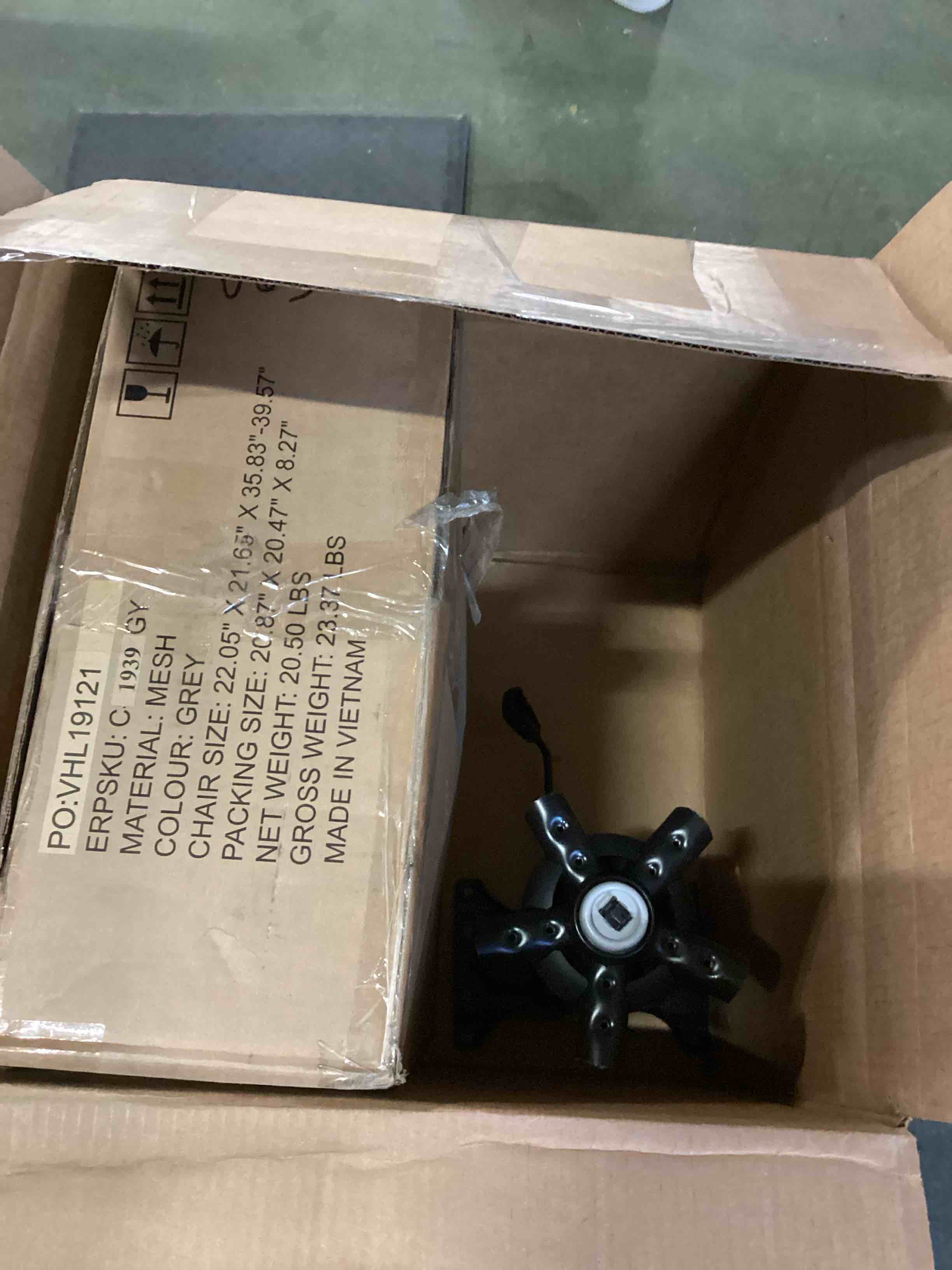 https://s3.amazonaws.com/lotting-images-prod/bidfta/RED5432769_1701349751079.jpeg