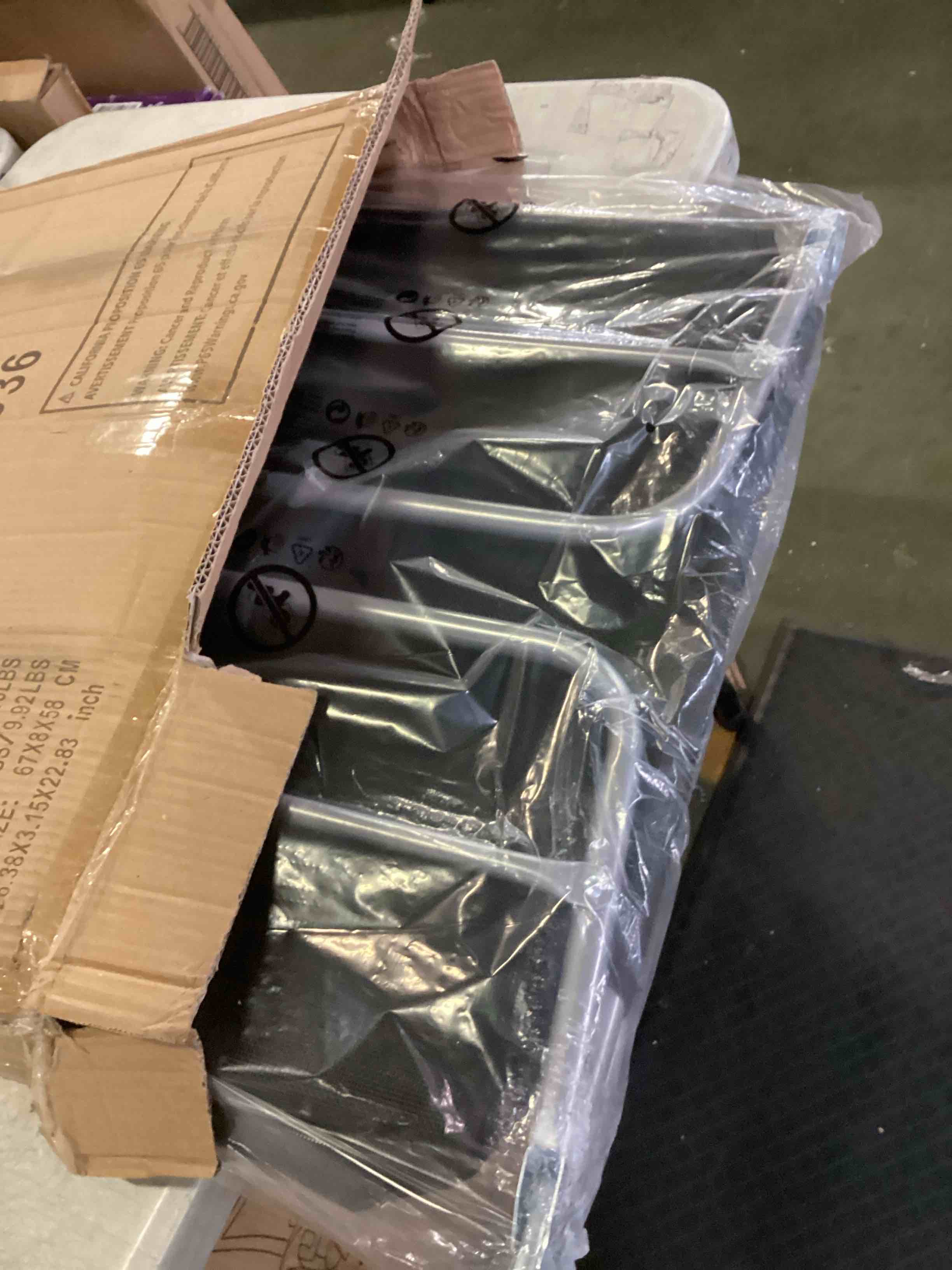 https://s3.amazonaws.com/lotting-images-prod/bidfta/RED5432923_1701371104931.jpeg