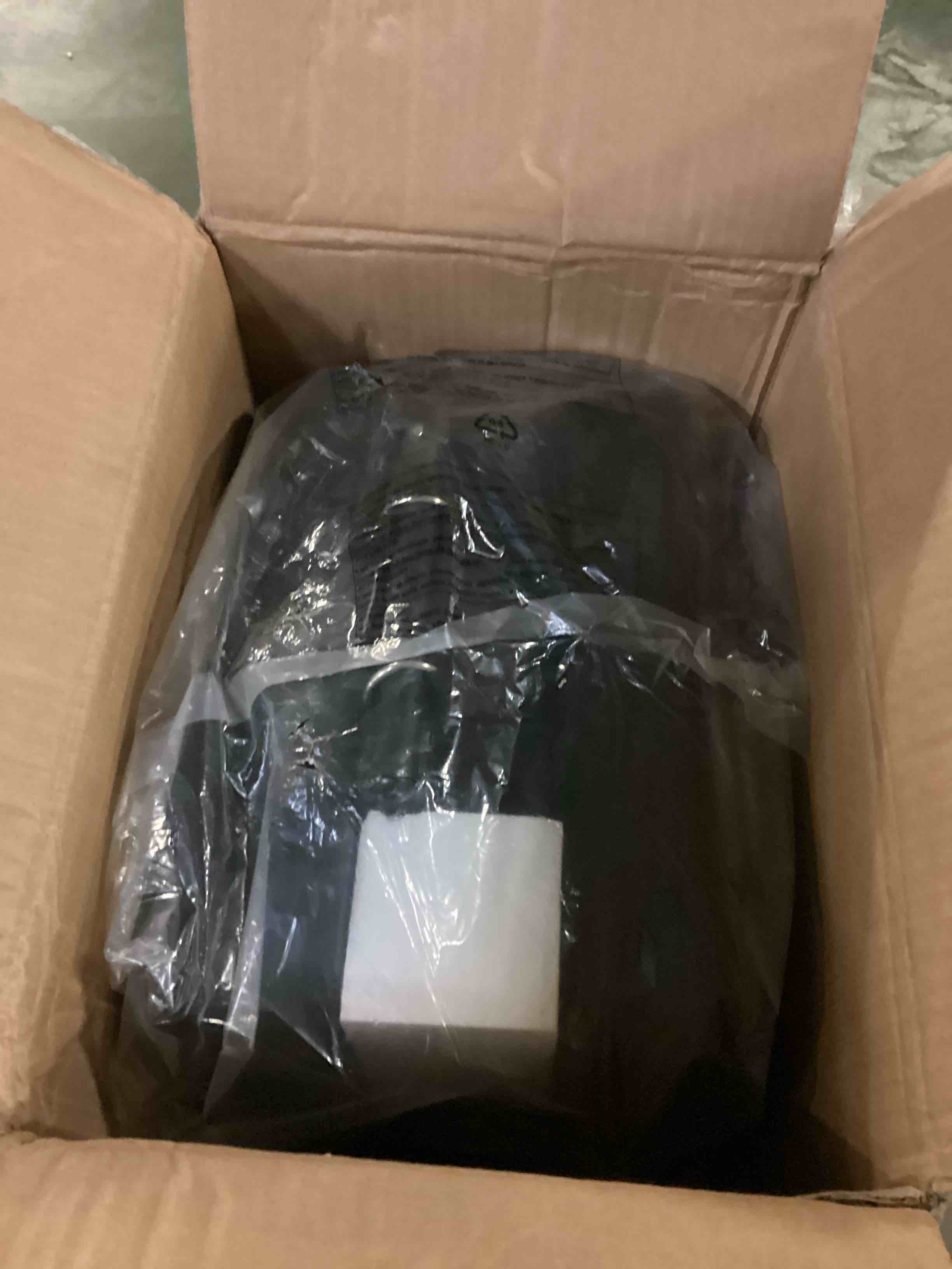https://s3.amazonaws.com/lotting-images-prod/bidfta/RED5433292_1701783652815.jpeg