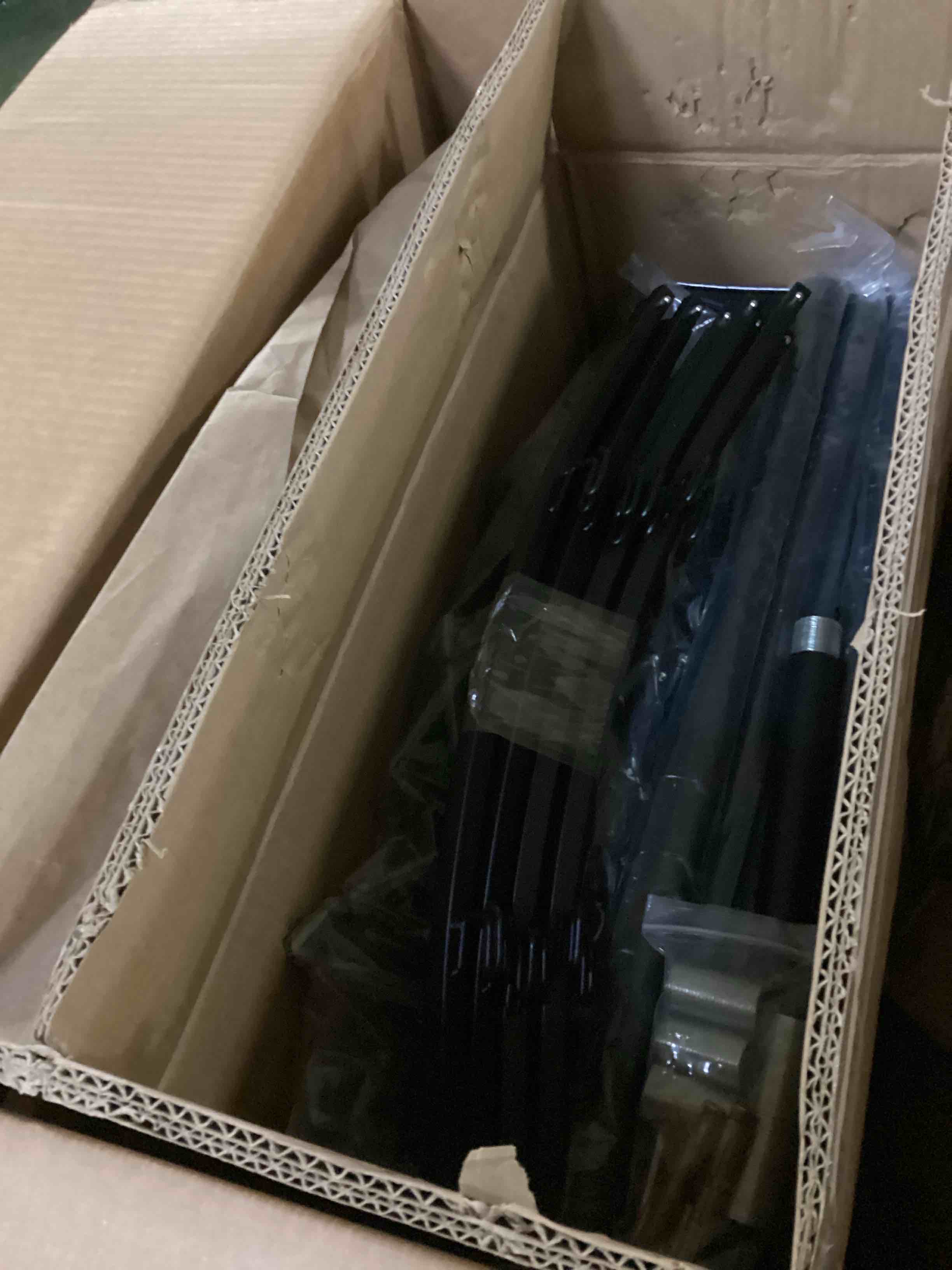 https://s3.amazonaws.com/lotting-images-prod/bidfta/RED5433305_1701785443740.jpeg
