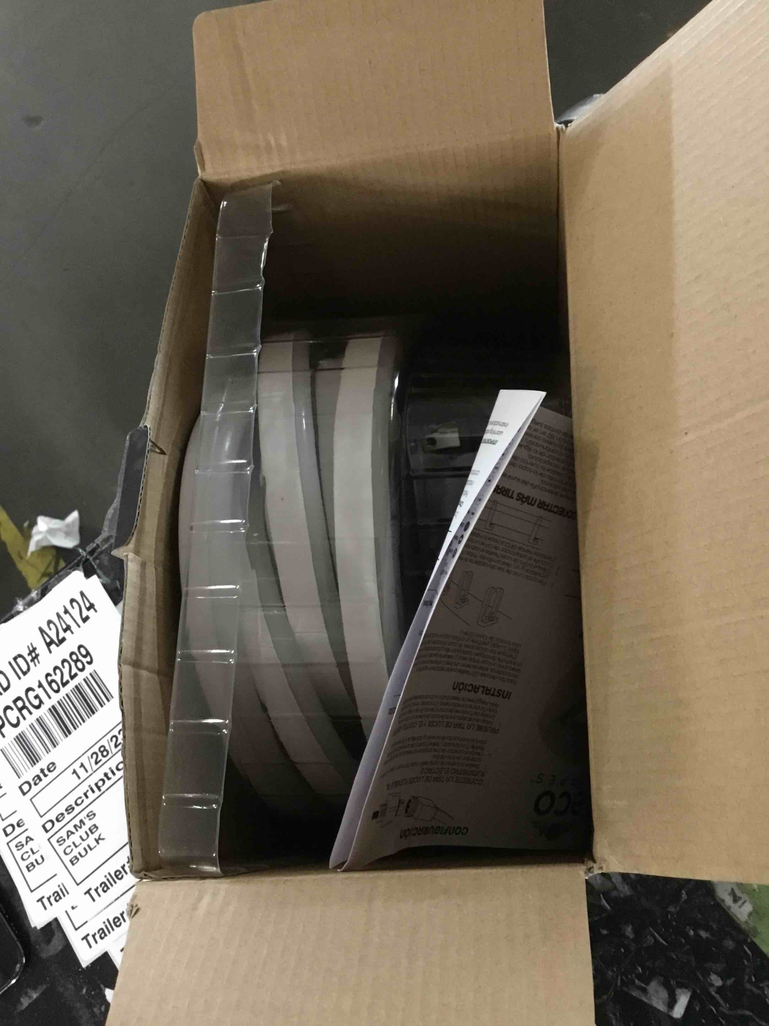 https://s3.amazonaws.com/lotting-images-prod/bidfta/RED5434359_1701281458277.jpeg