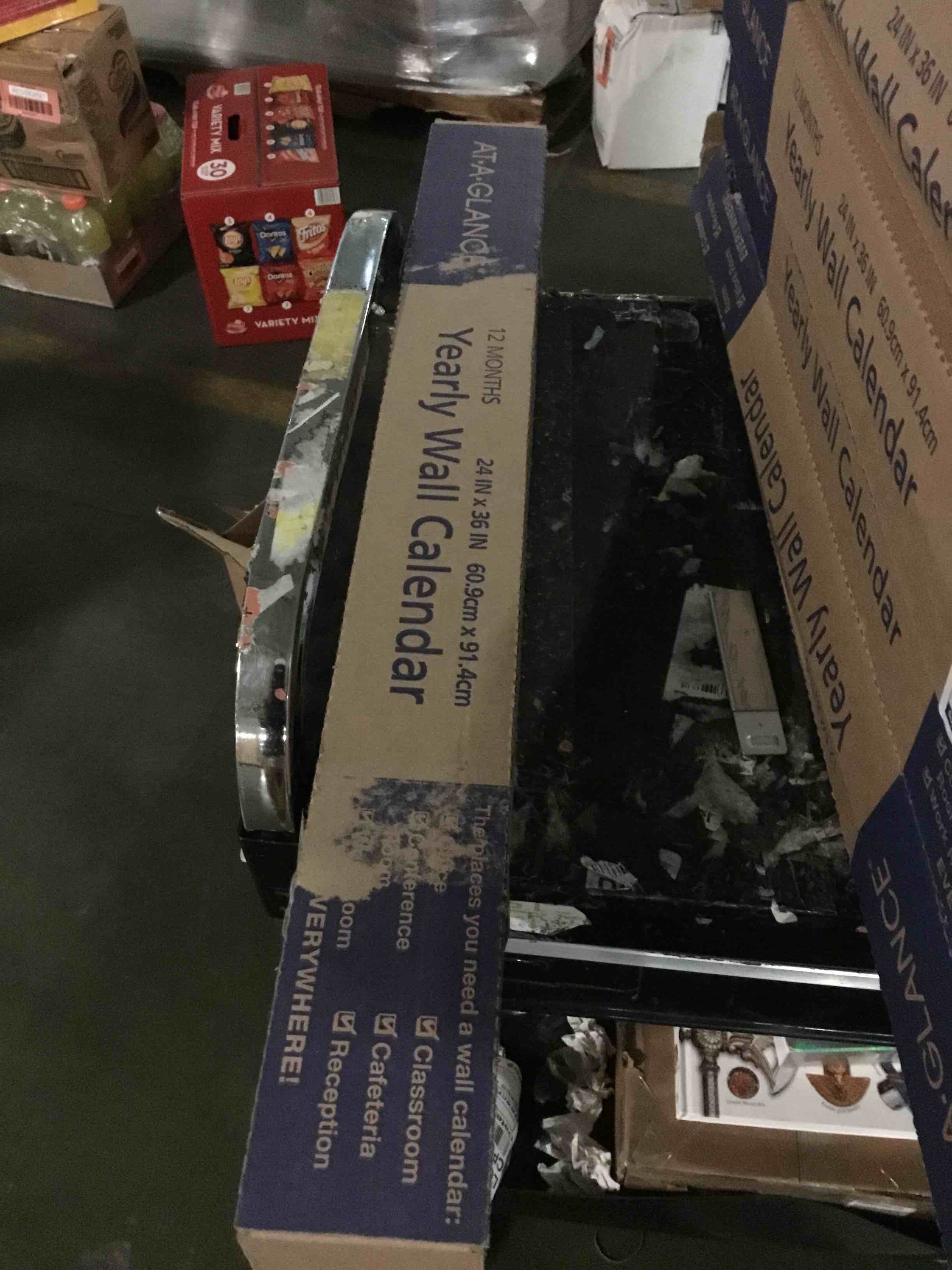 https://s3.amazonaws.com/lotting-images-prod/bidfta/RED5434621_1701437774802.jpeg