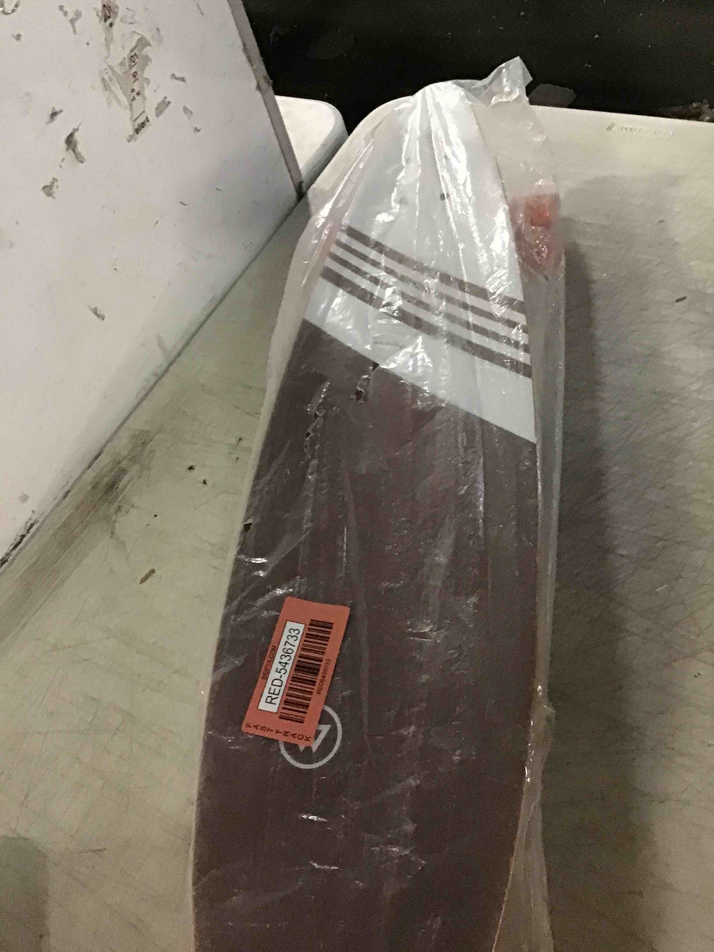 https://s3.amazonaws.com/lotting-images-prod/bidfta/RED5436733_1700512930387.jpeg