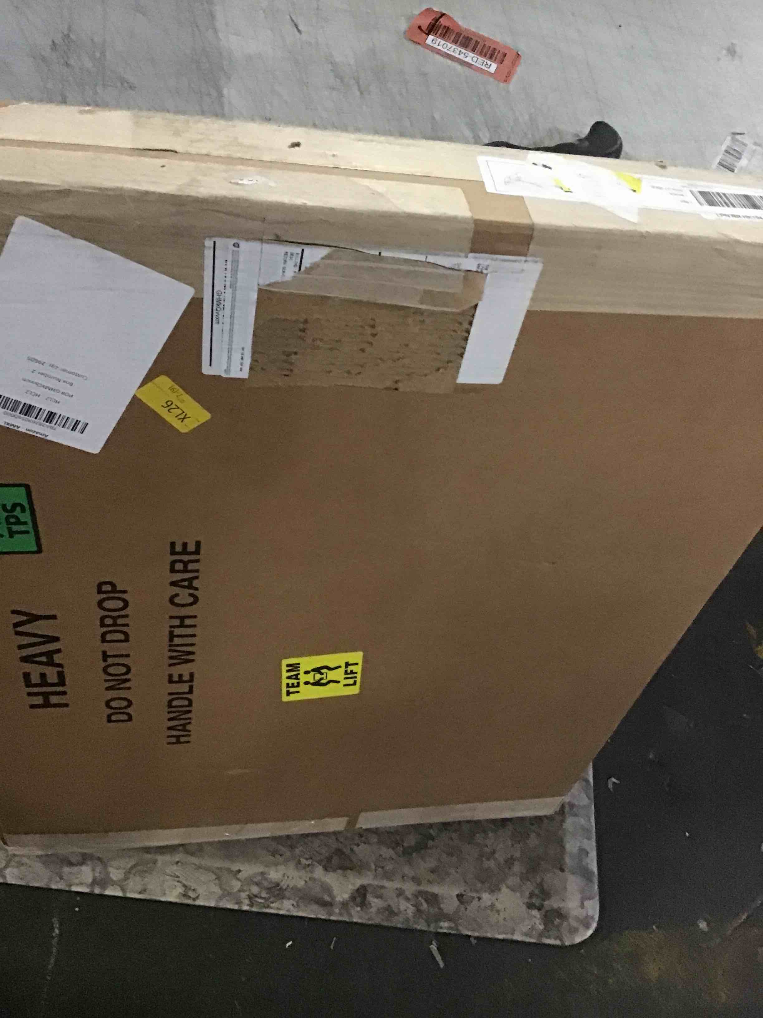 https://s3.amazonaws.com/lotting-images-prod/bidfta/RED5437091_1701109140965.jpeg