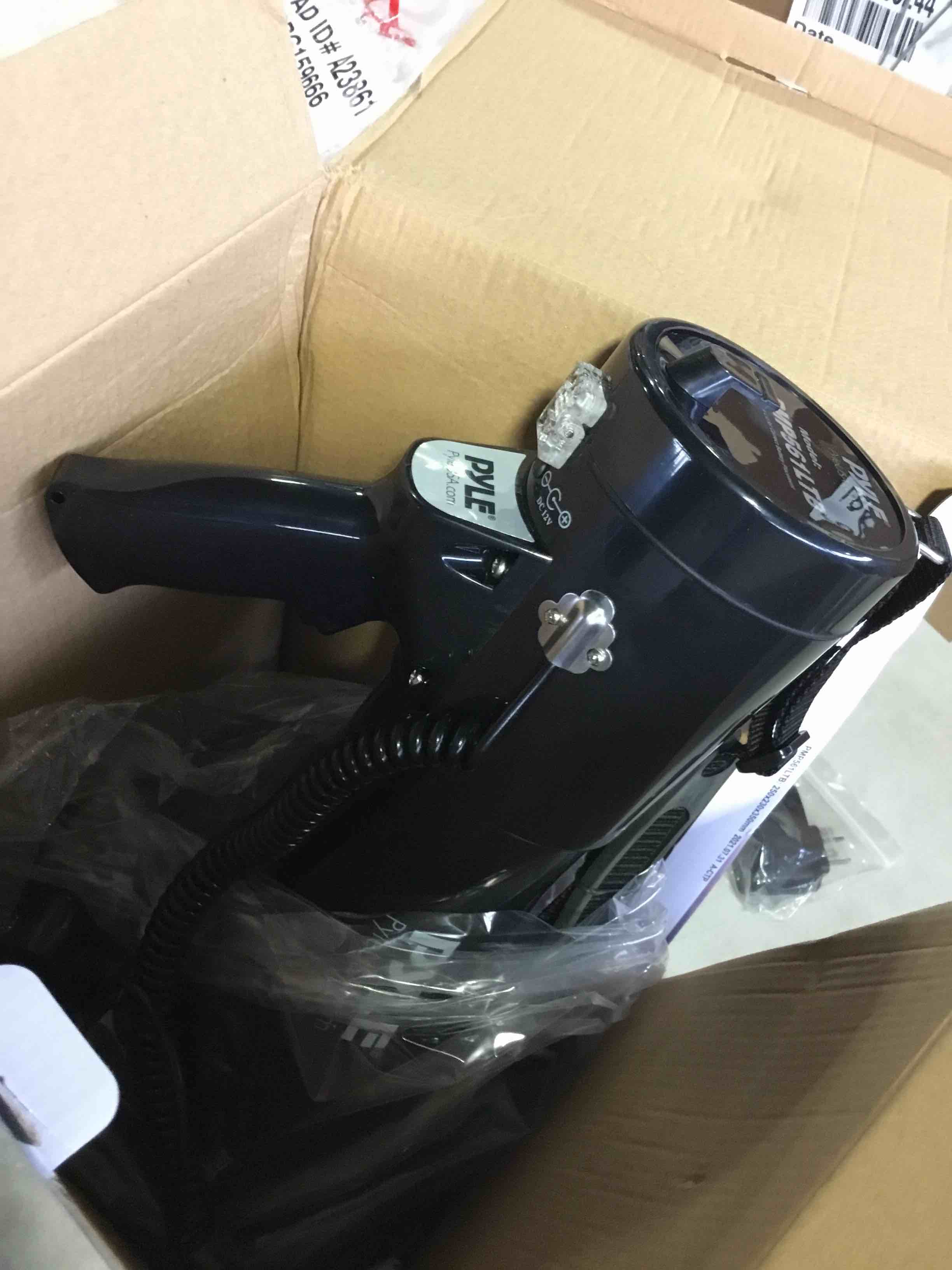 https://s3.amazonaws.com/lotting-images-prod/bidfta/RED5438124_1700244103532.jpeg