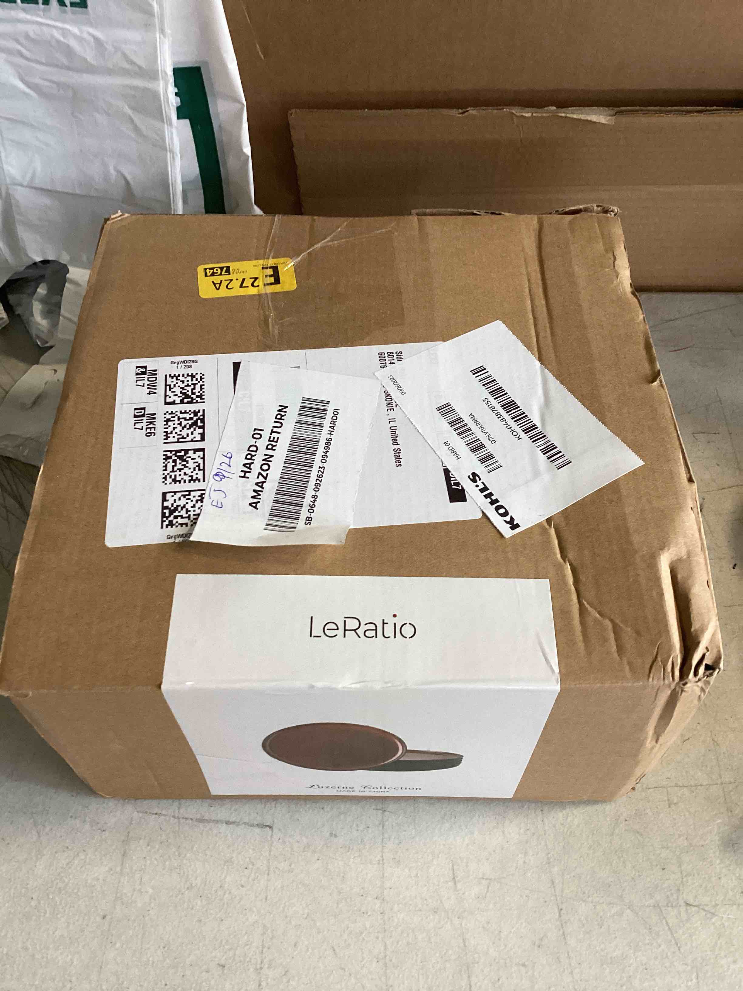https://s3.amazonaws.com/lotting-images-prod/bidfta/RED5440914_1700857458601.jpeg