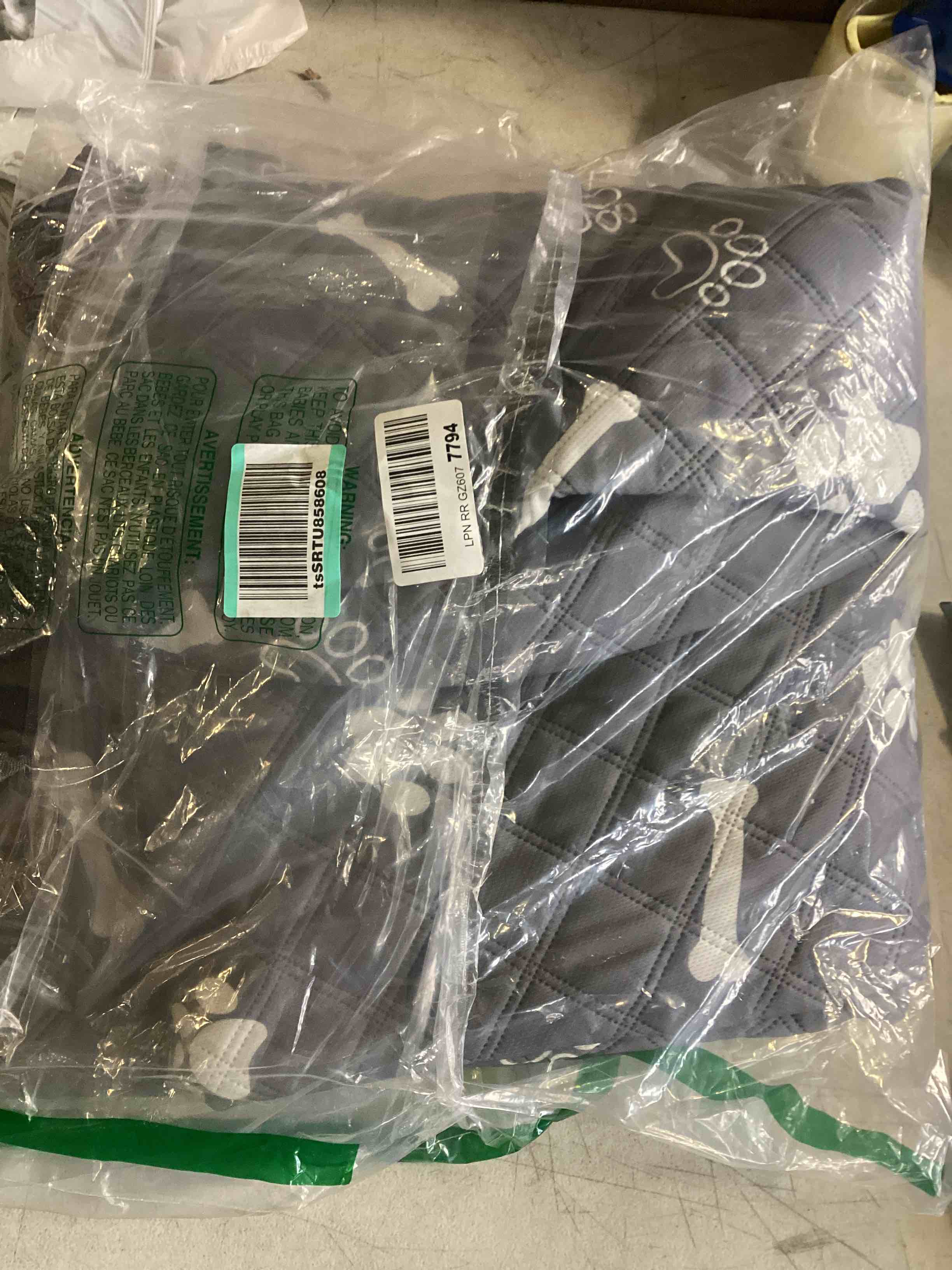 https://s3.amazonaws.com/lotting-images-prod/bidfta/RED5440923_1700858129007.jpeg