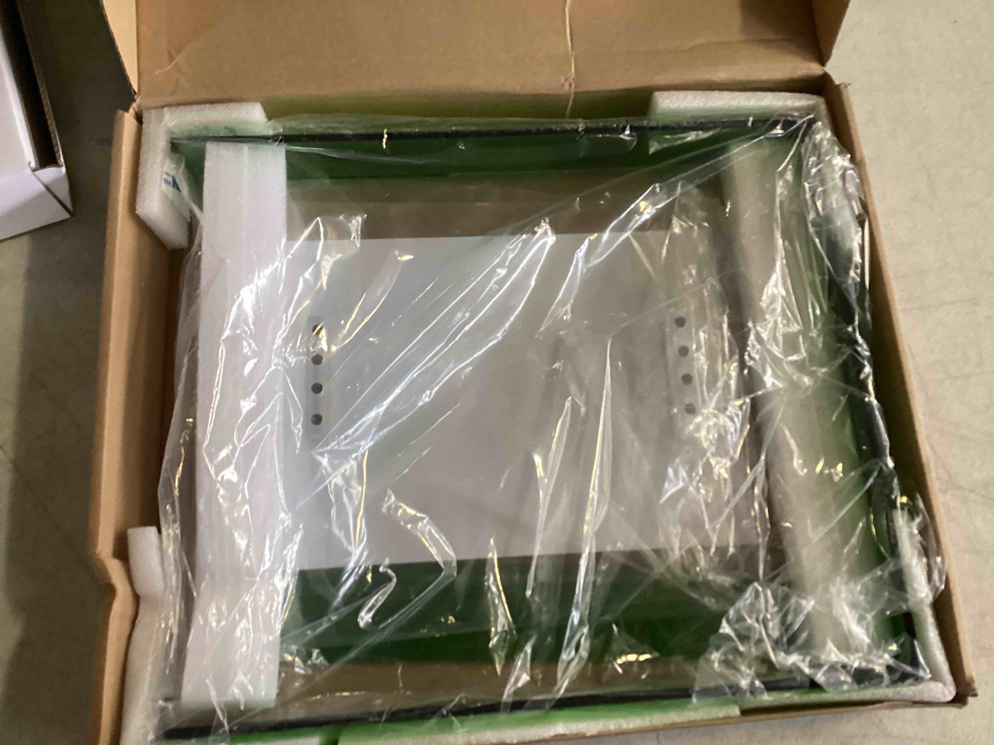https://s3.amazonaws.com/lotting-images-prod/bidfta/RED5440931_1700858527193.jpeg