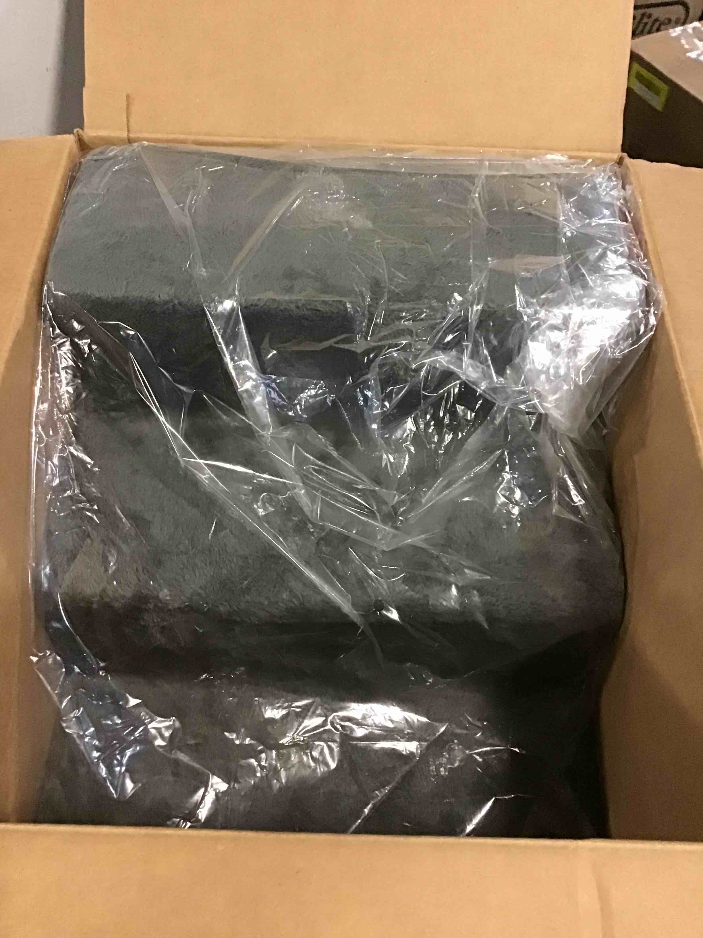 https://s3.amazonaws.com/lotting-images-prod/bidfta/RED5440947_1700240999743.jpeg